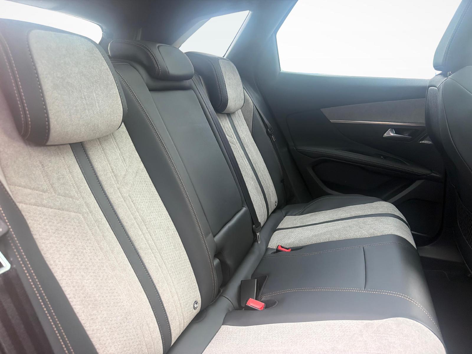 PEUGEOT 3008 1.6 Plug-in Hybrid4 GT Pack-image-10