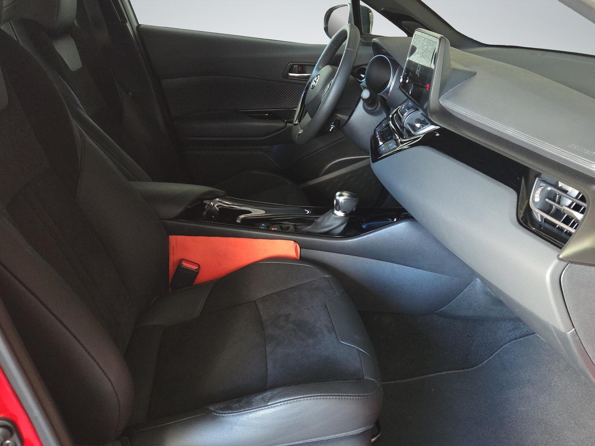 TOYOTA C-HR 2.0 VVTi HSD Move-image-14