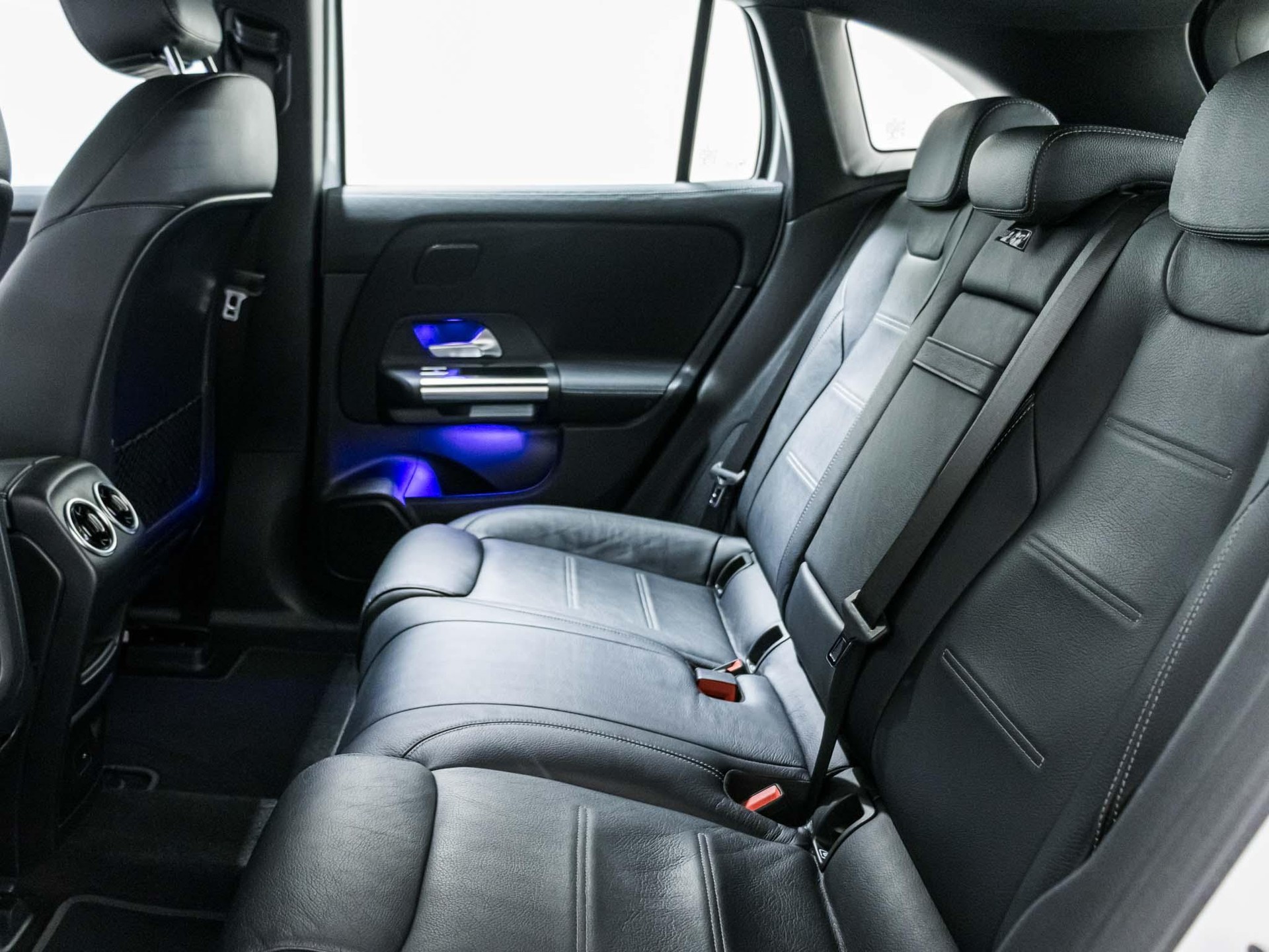 MERCEDES-BENZ EQA 300 4MATIC-image-7