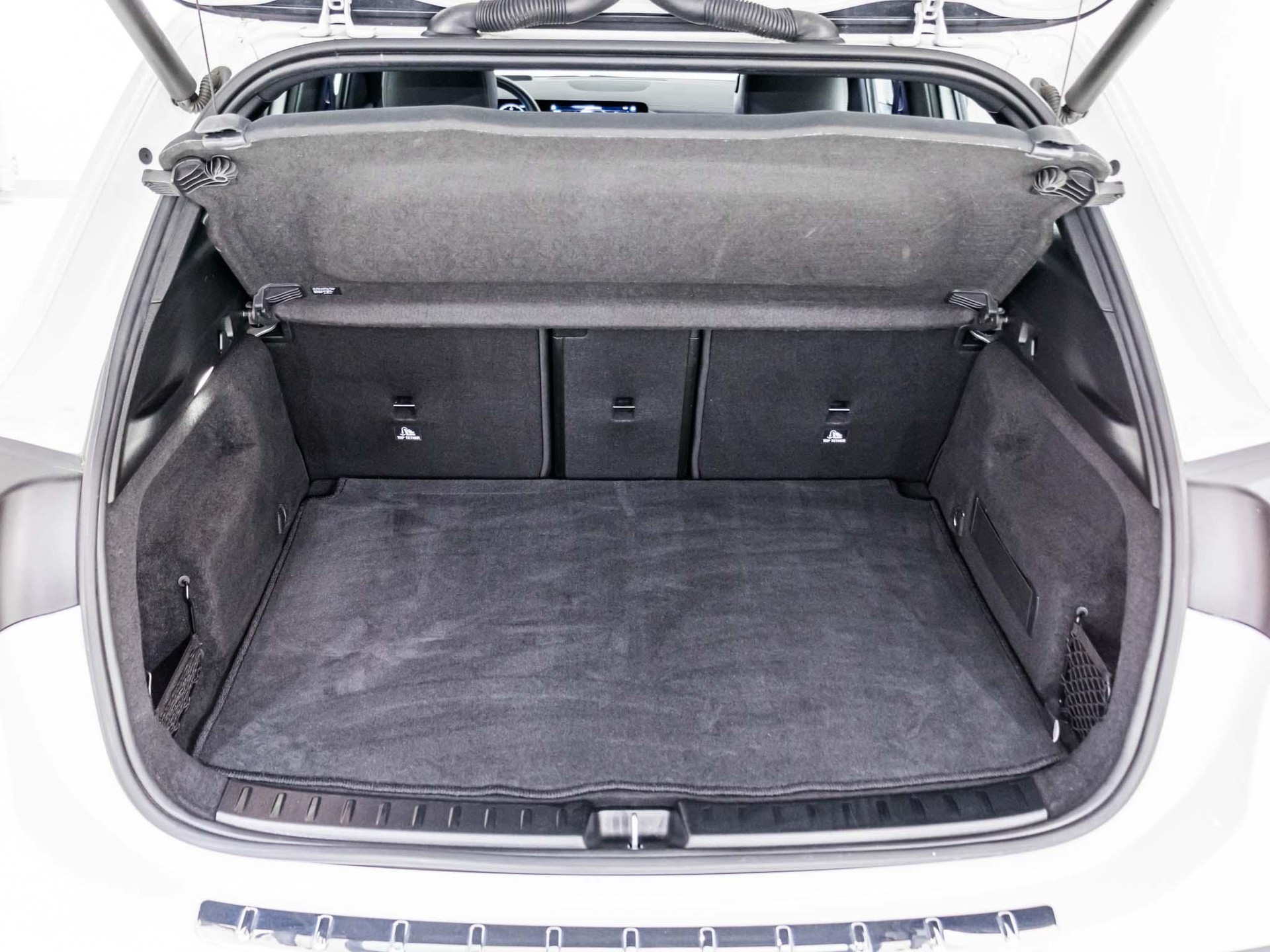 MERCEDES-BENZ EQA 300 4MATIC-image-12
