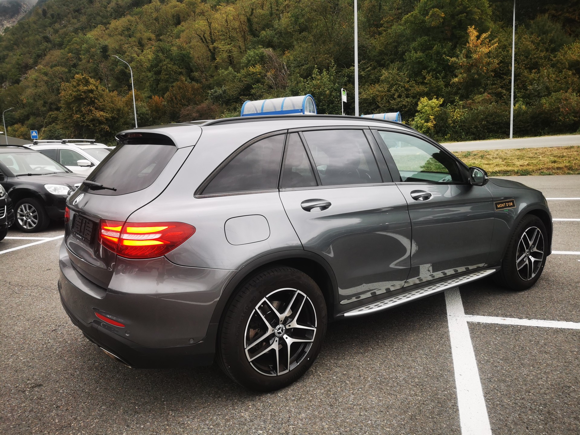 MERCEDES-BENZ GLC 250 AMG Line 4Matic 9G-Tronic-image-4