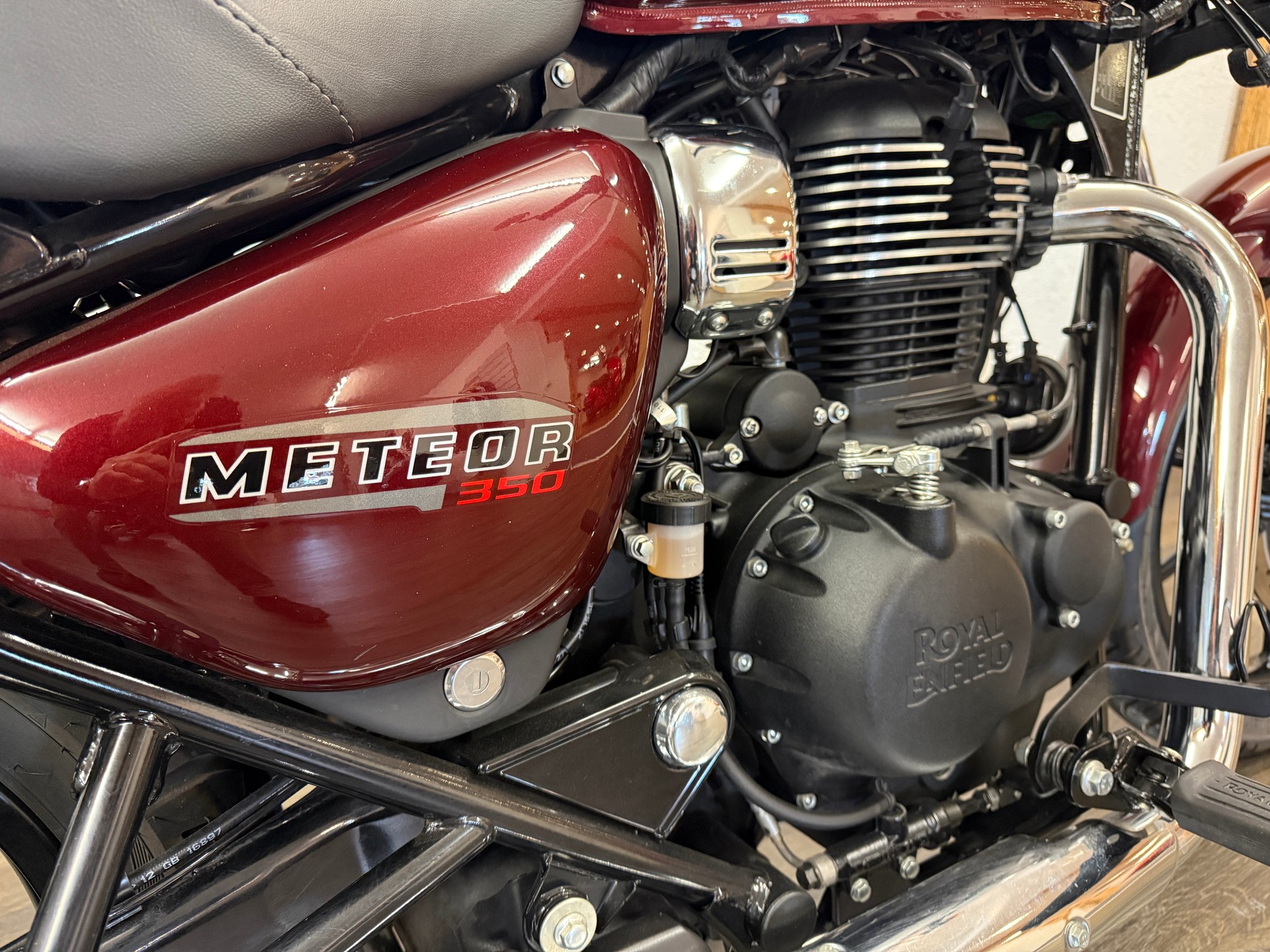 ROYAL ENFIELD Meteor Supernova-image-2