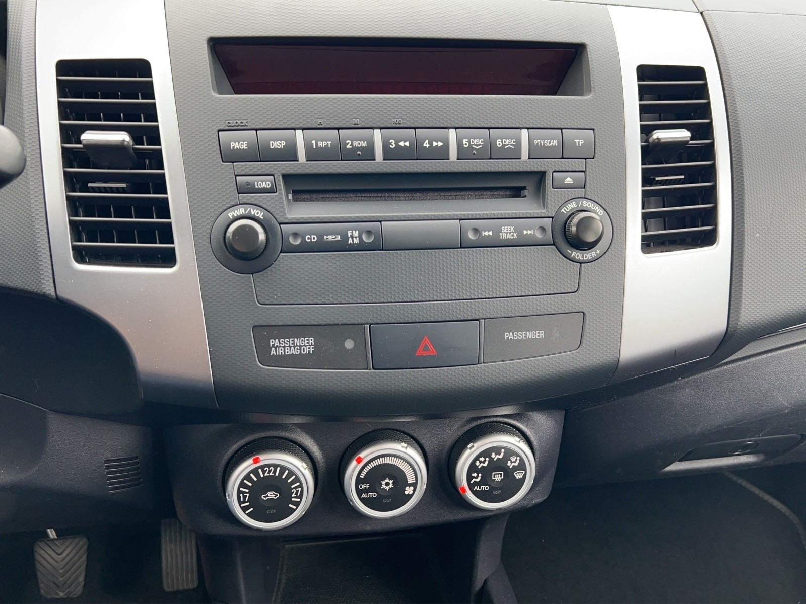 PEUGEOT 4007 2.2 HDi Confort-image-9