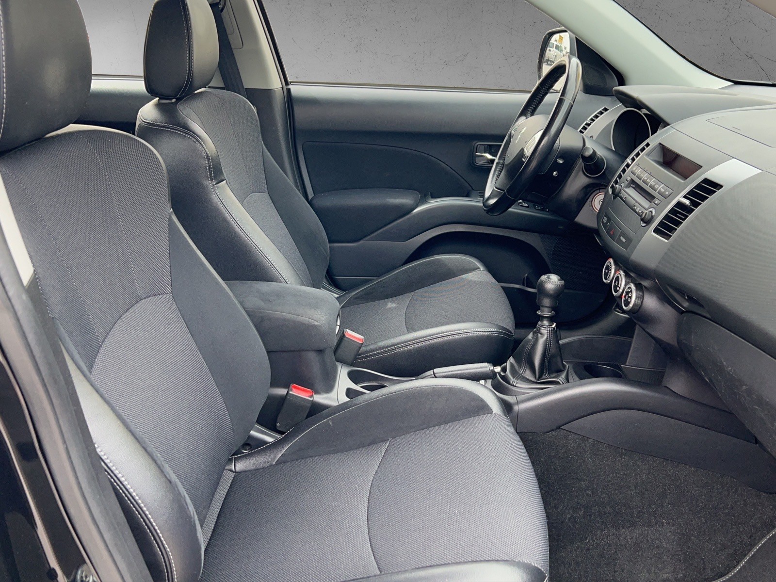 PEUGEOT 4007 2.2 HDi Confort-image-11
