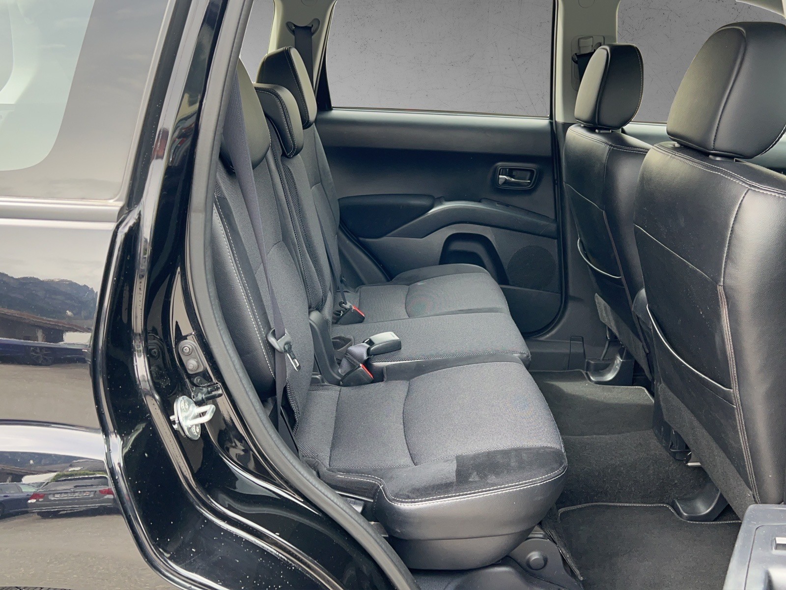 PEUGEOT 4007 2.2 HDi Confort-image-13