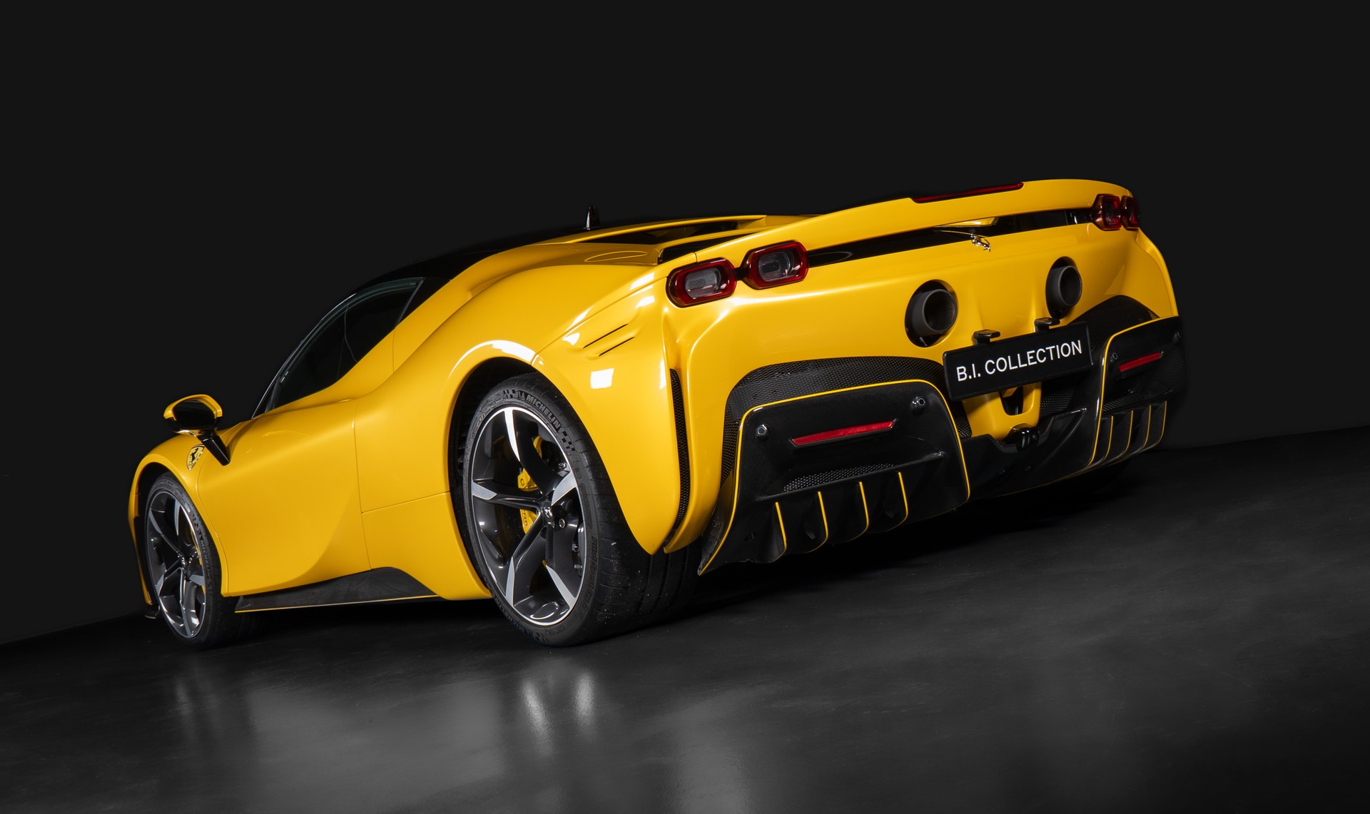 FERRARI SF90 Stradale-showroom-element-2