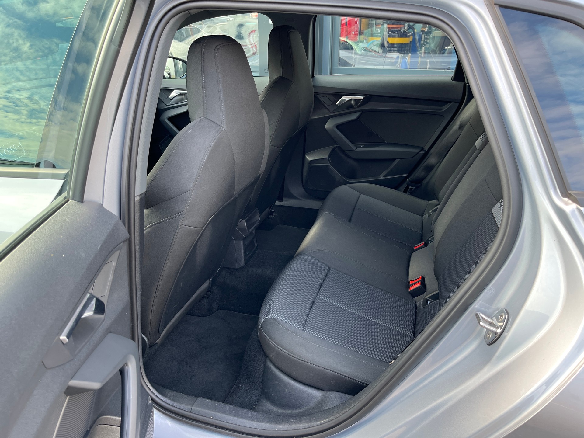 AUDI A3 Sportback 35 TFSI Attraction S-tronic-image-6