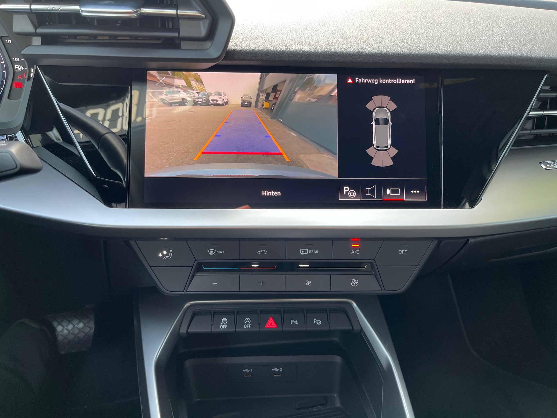 AUDI A3 Sportback 35 TFSI Attraction S-tronic-image-11