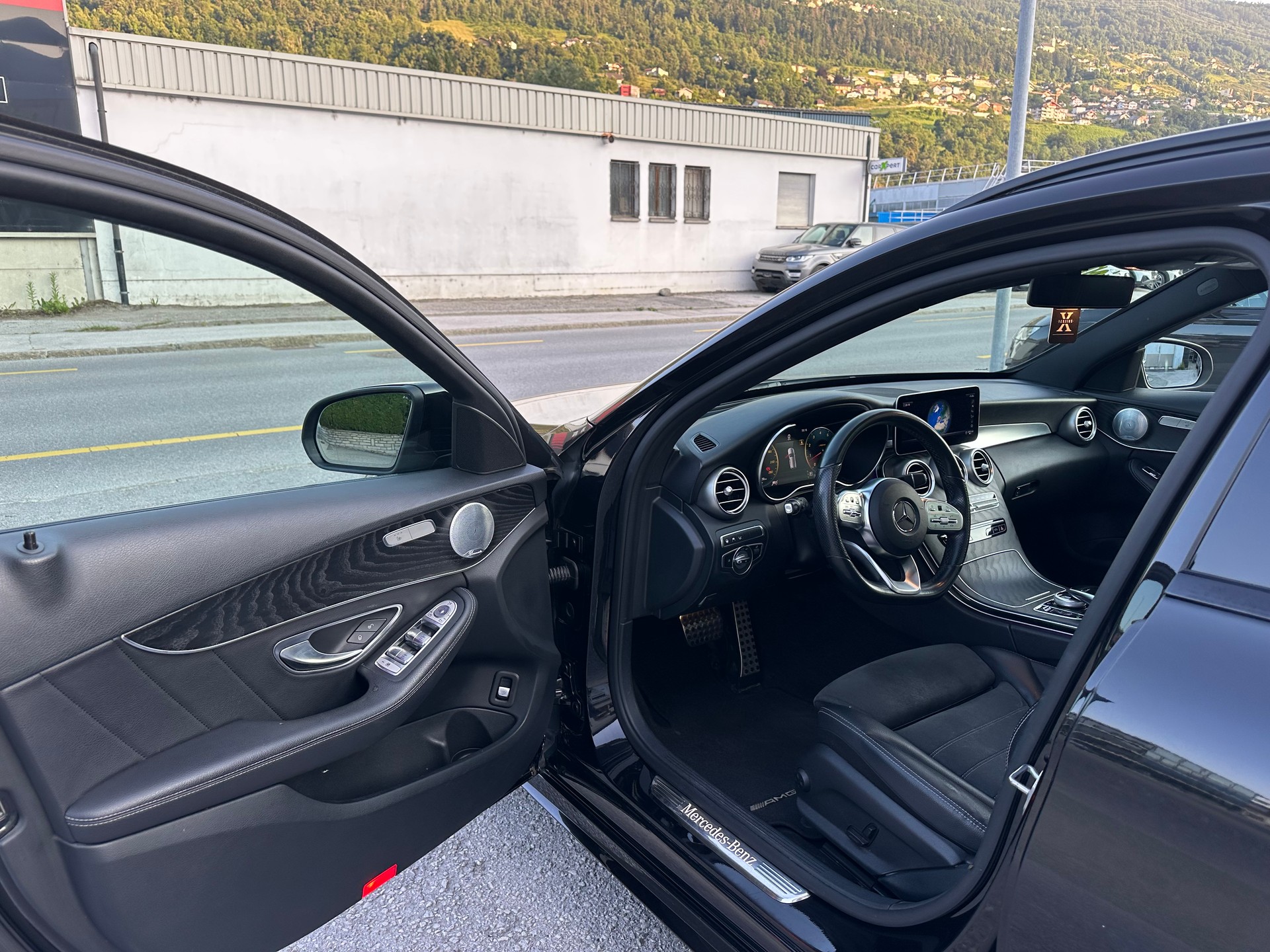 MERCEDES-BENZ C 400 AMG Line 4Matic 9G-Tronic-image-7