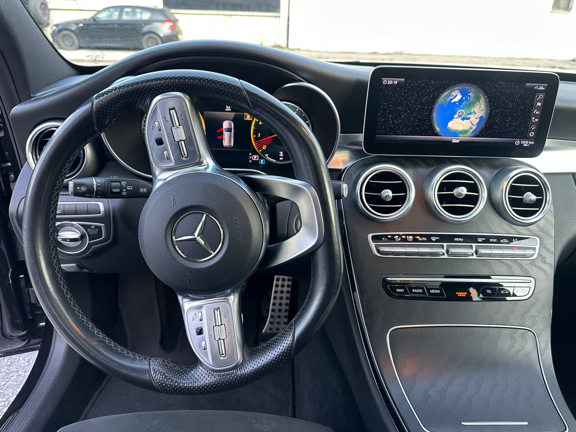 MERCEDES-BENZ C 400 AMG Line 4Matic 9G-Tronic-image-11