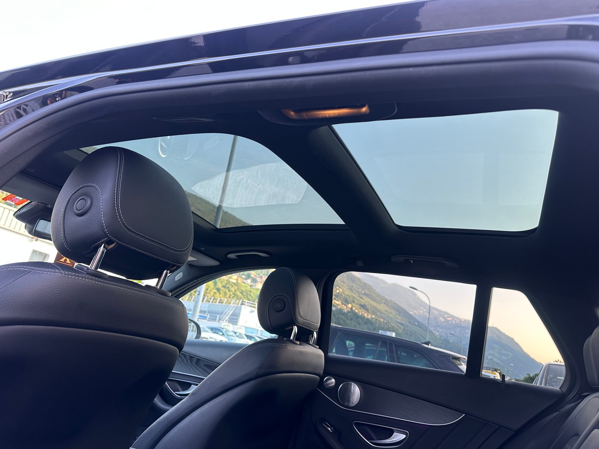 MERCEDES-BENZ C 400 AMG Line 4Matic 9G-Tronic-image-13