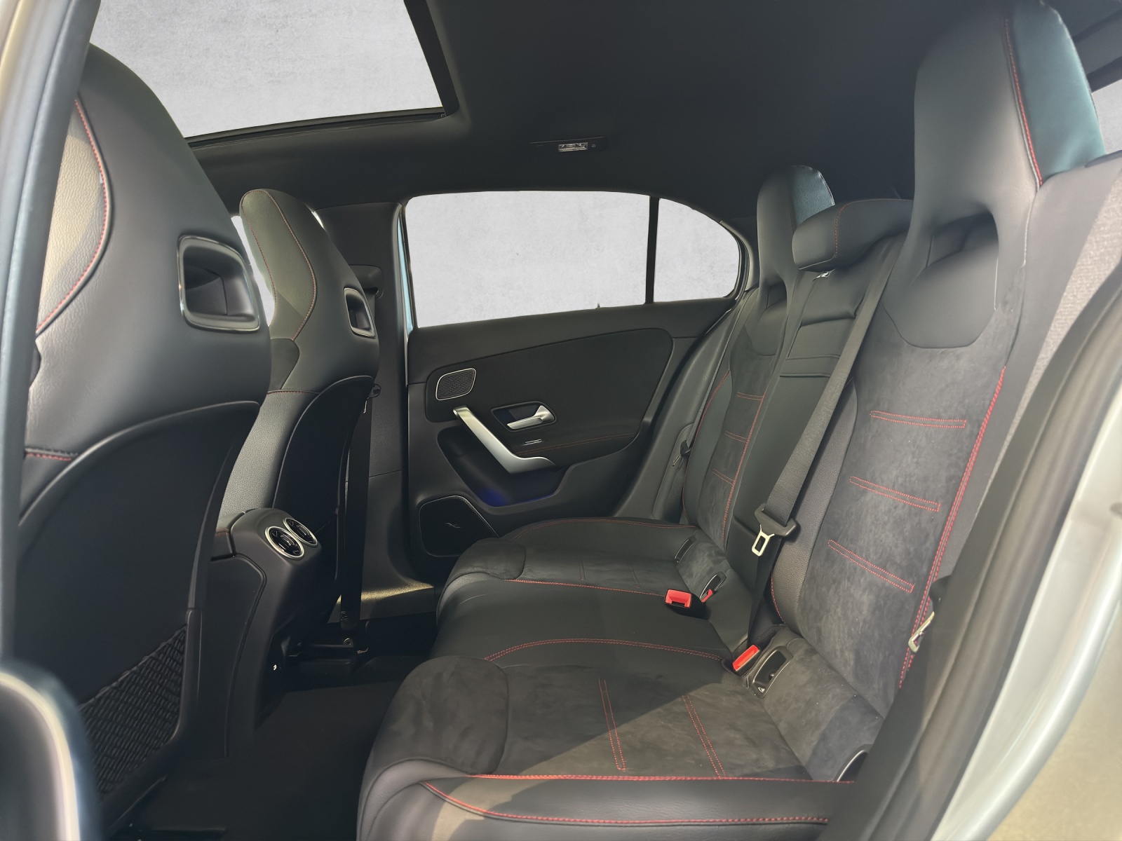 MERCEDES-BENZ A 250 4Matic 8G-DCT-image-10
