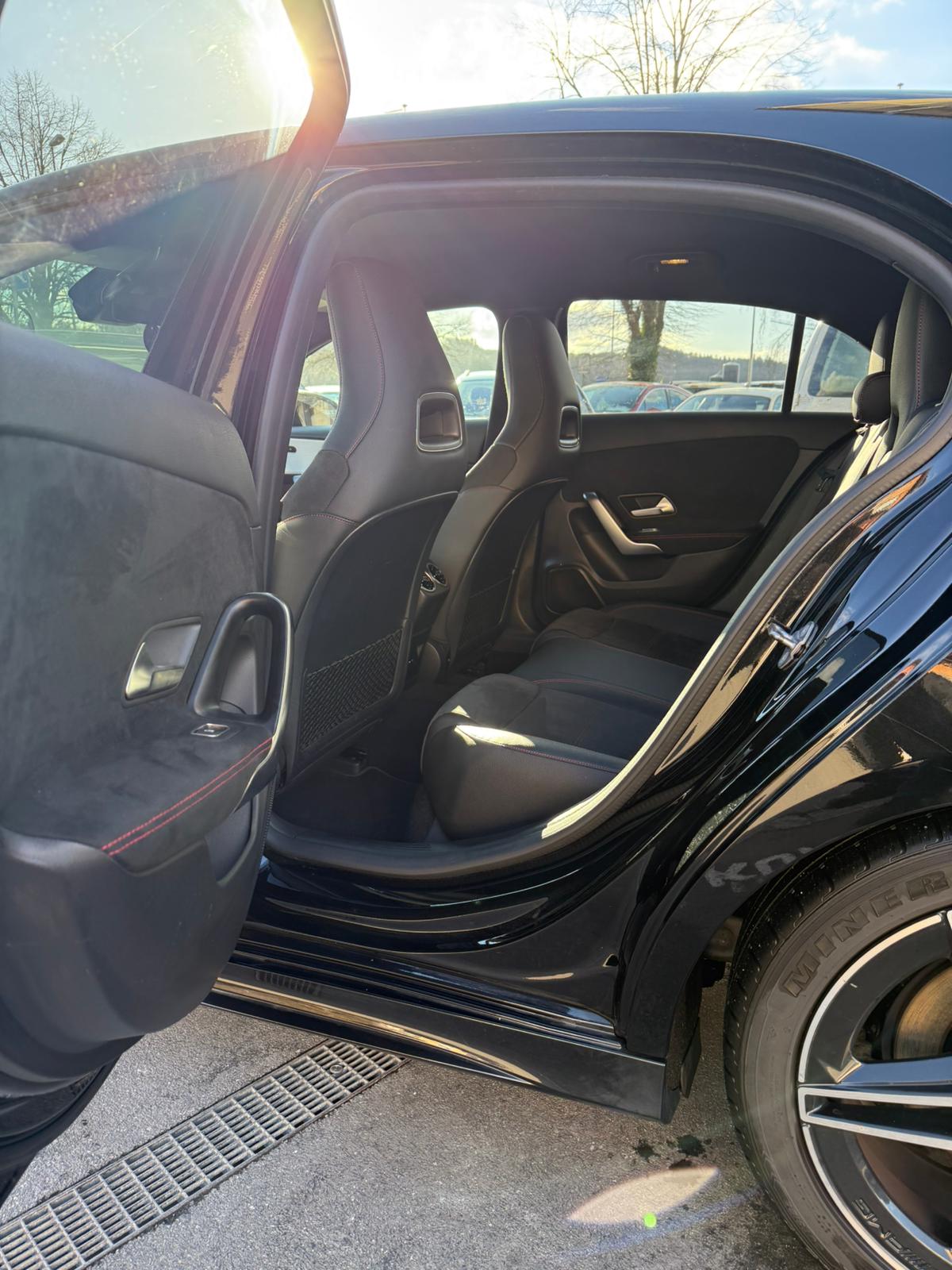 MERCEDES-BENZ A 200 d 4Matic AMG Line-image-11
