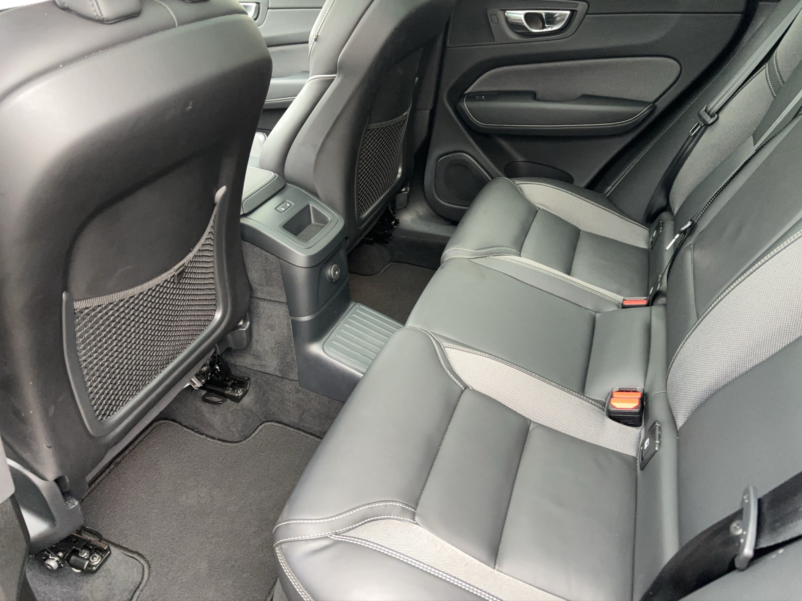 VOLVO XC60 2.0 T6 TE Plus Dark eAWD-image-6