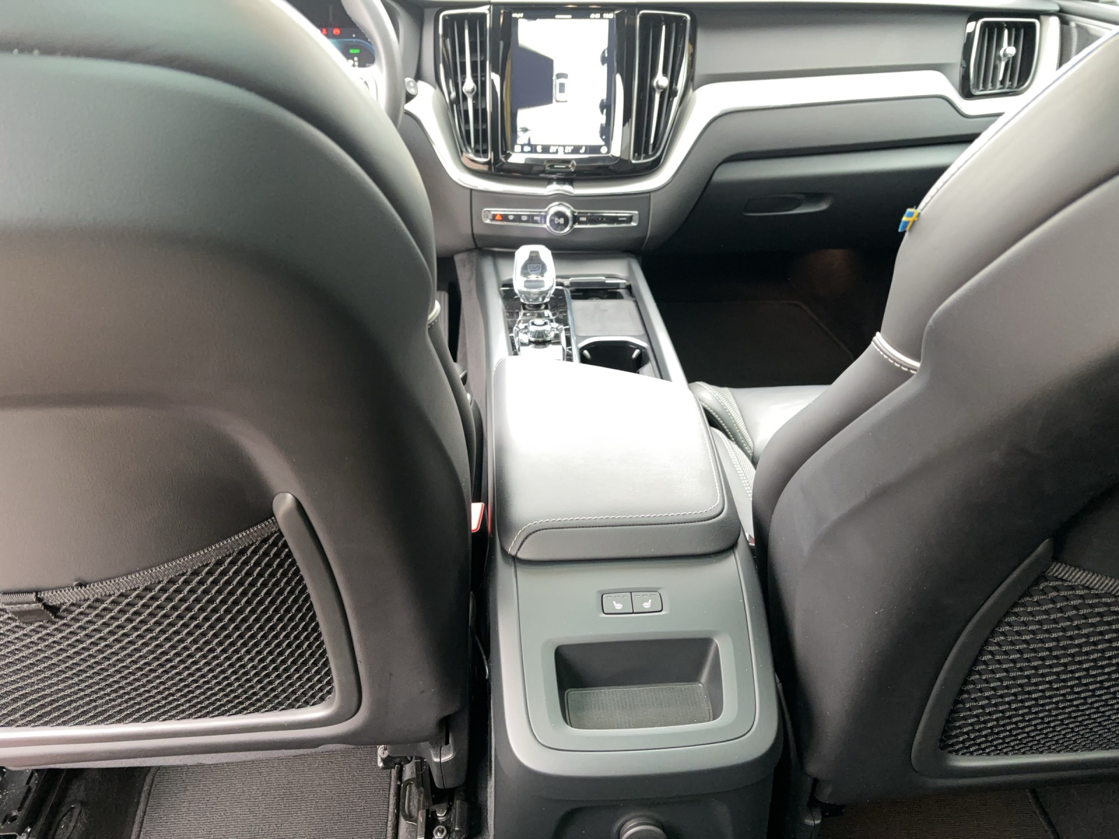 VOLVO XC60 2.0 T6 TE Plus Dark eAWD-image-11