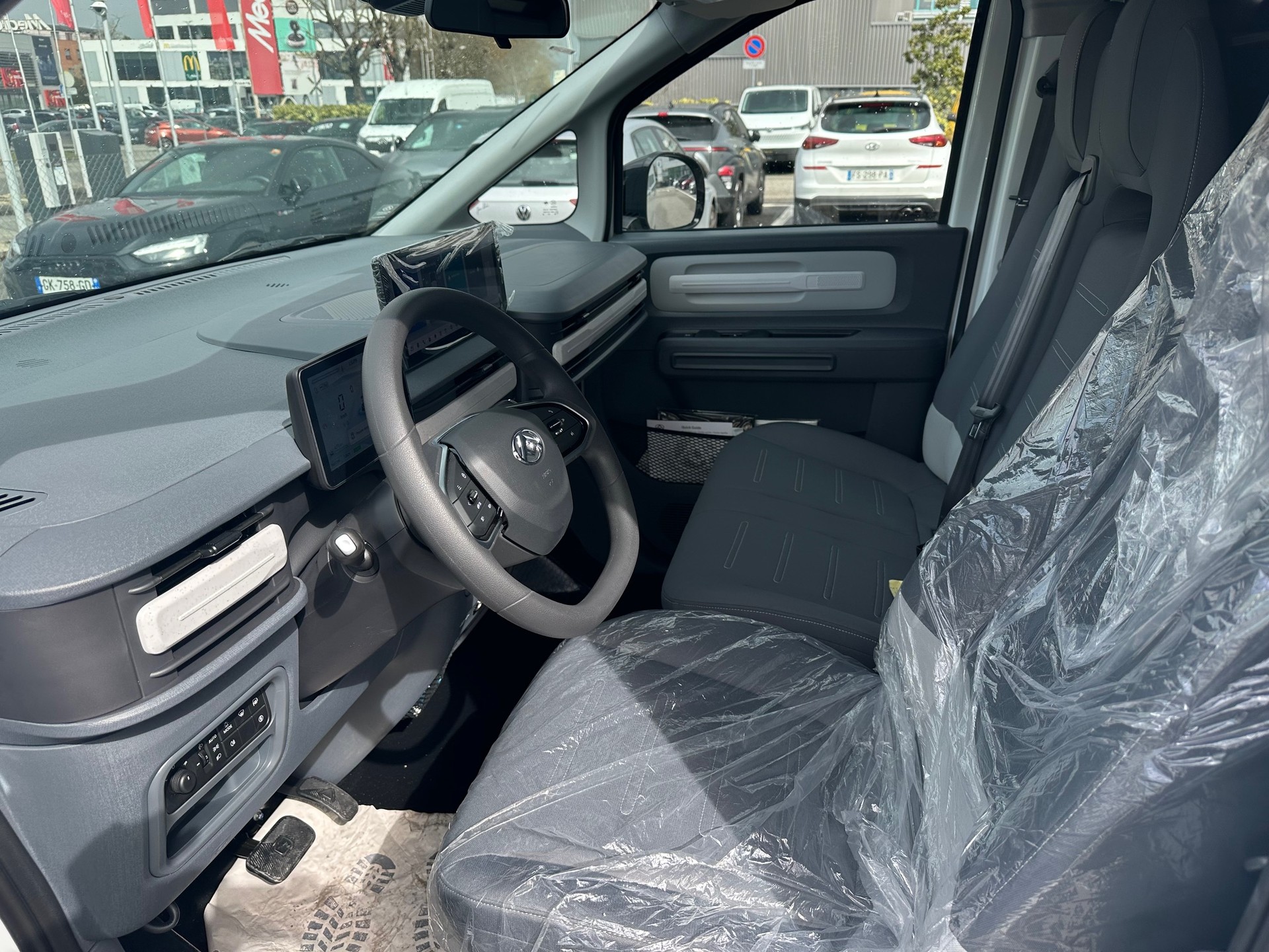 MAXUS eDeliver 5 L1 64kWh-image-8