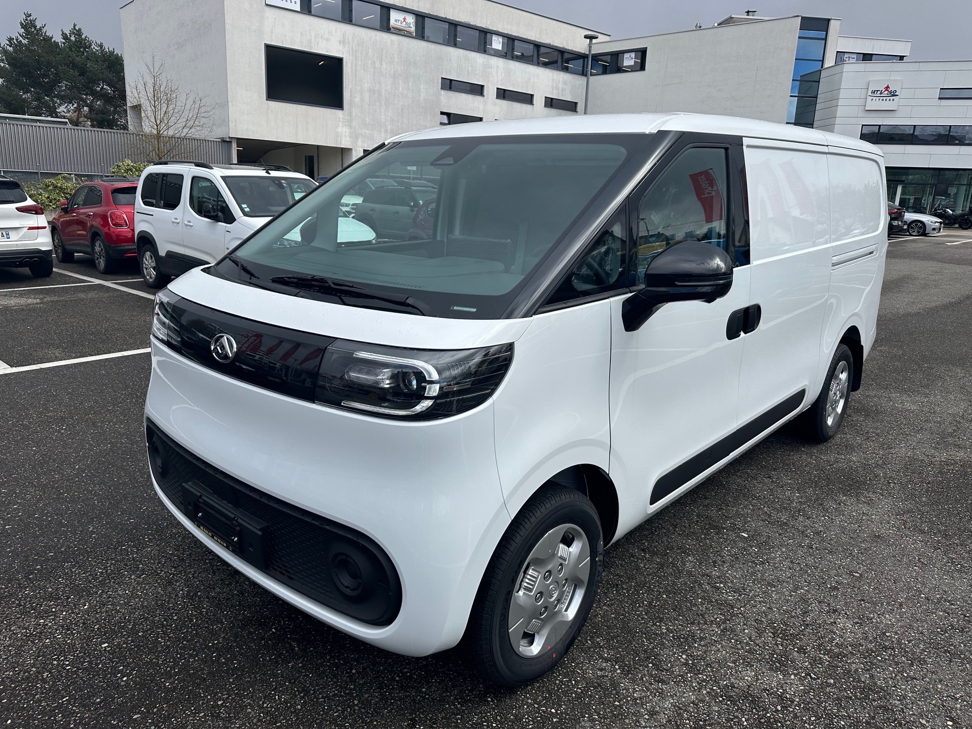 MAXUS eDeliver 5 L1 64kWh-image-1