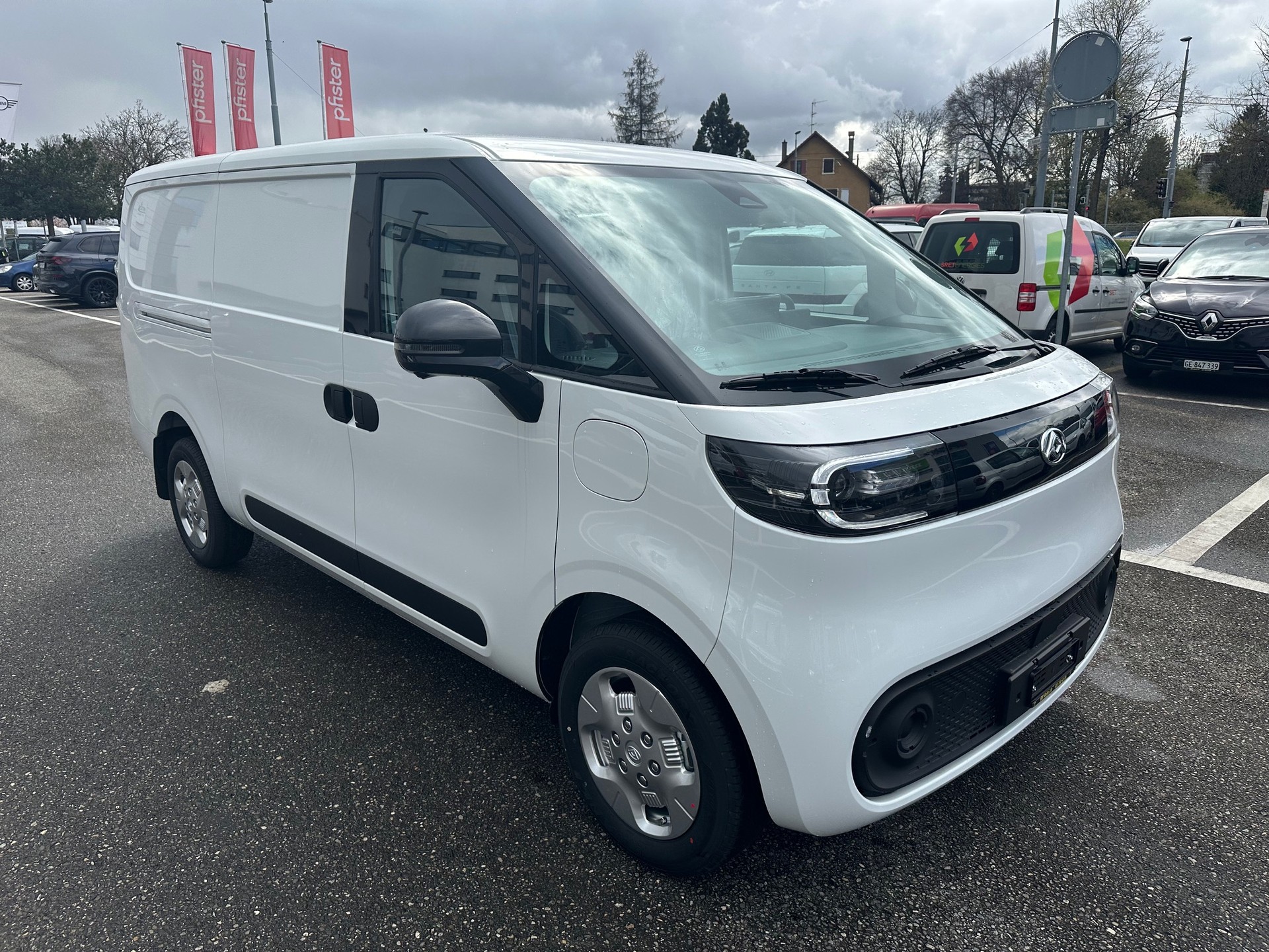 MAXUS eDeliver 5 L1 64kWh-image-5