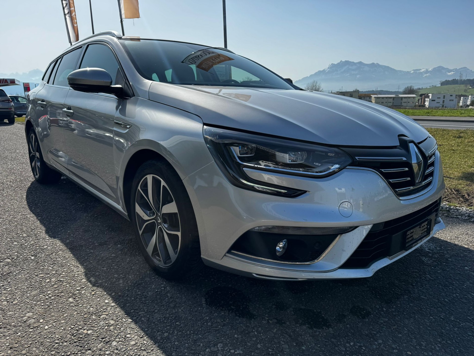 RENAULT Mégane Grandtour 1.2 16V Turbo Zen EDC-image-2