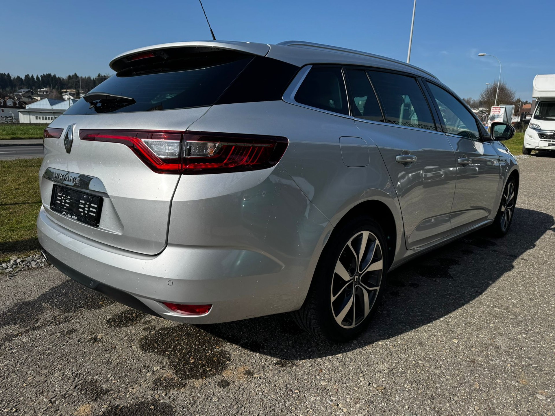 RENAULT Mégane Grandtour 1.2 16V Turbo Zen EDC-image-4