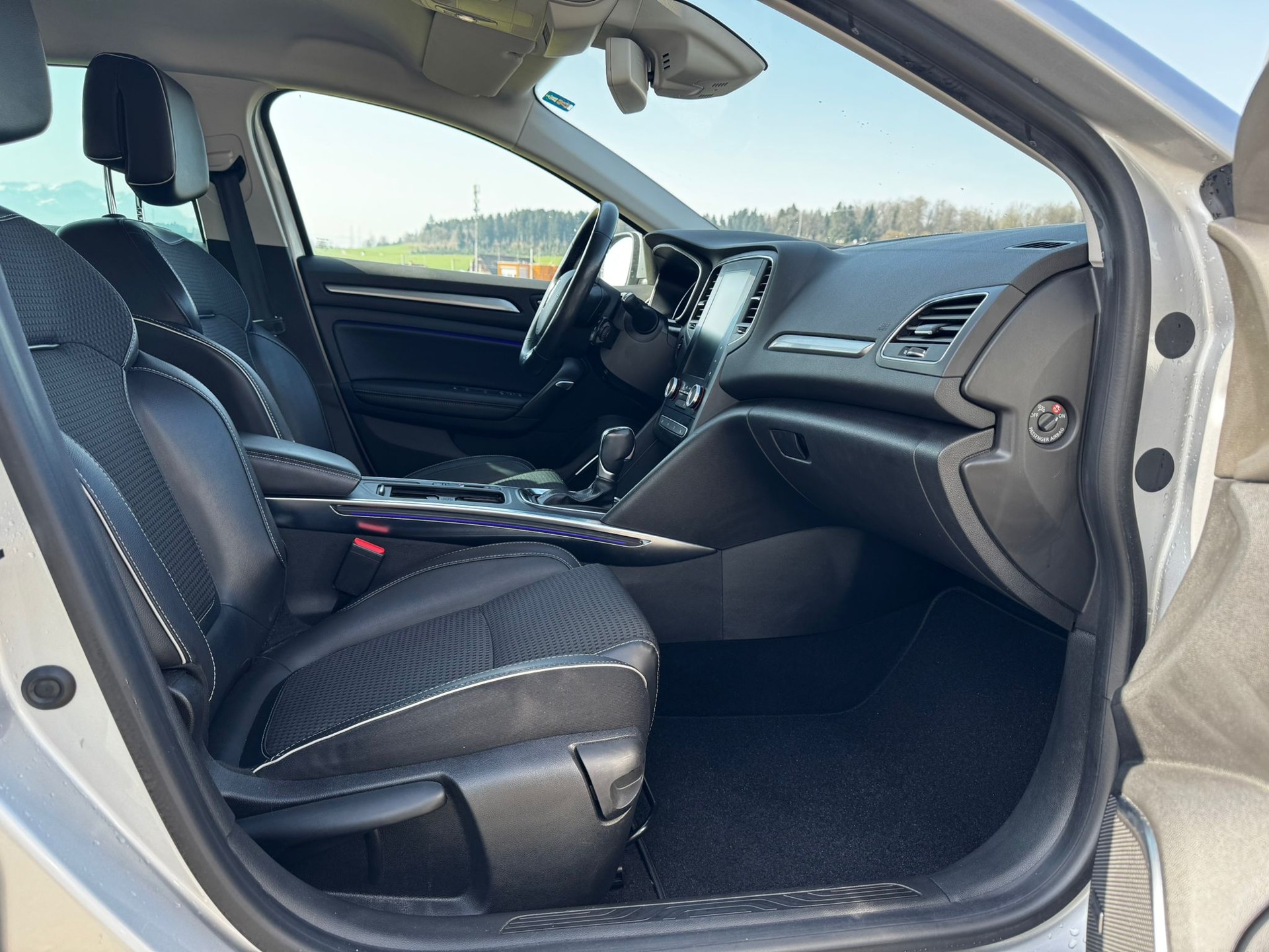 RENAULT Mégane Grandtour 1.2 16V Turbo Zen EDC-image-12