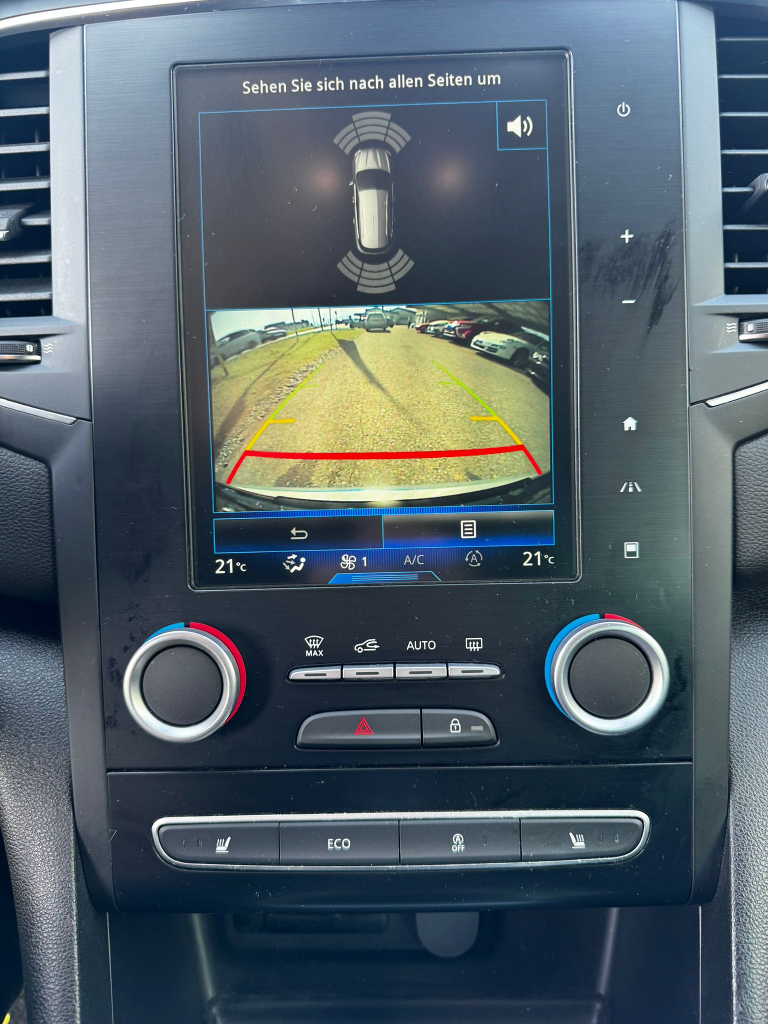 RENAULT Mégane Grandtour 1.2 16V Turbo Zen EDC-image-9