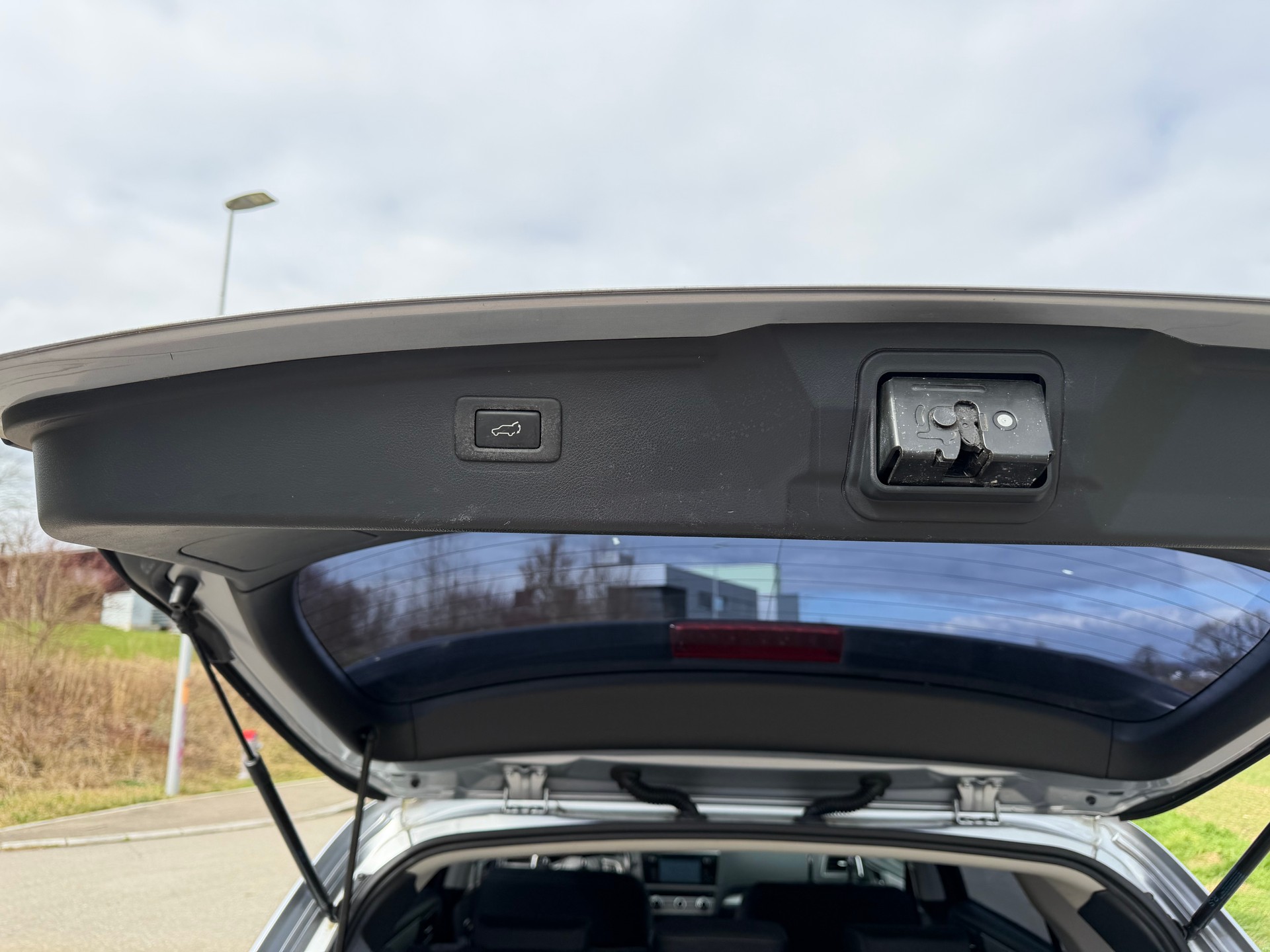 SUBARU Outback 2.0D Swiss AWD Lineartronic-image-6