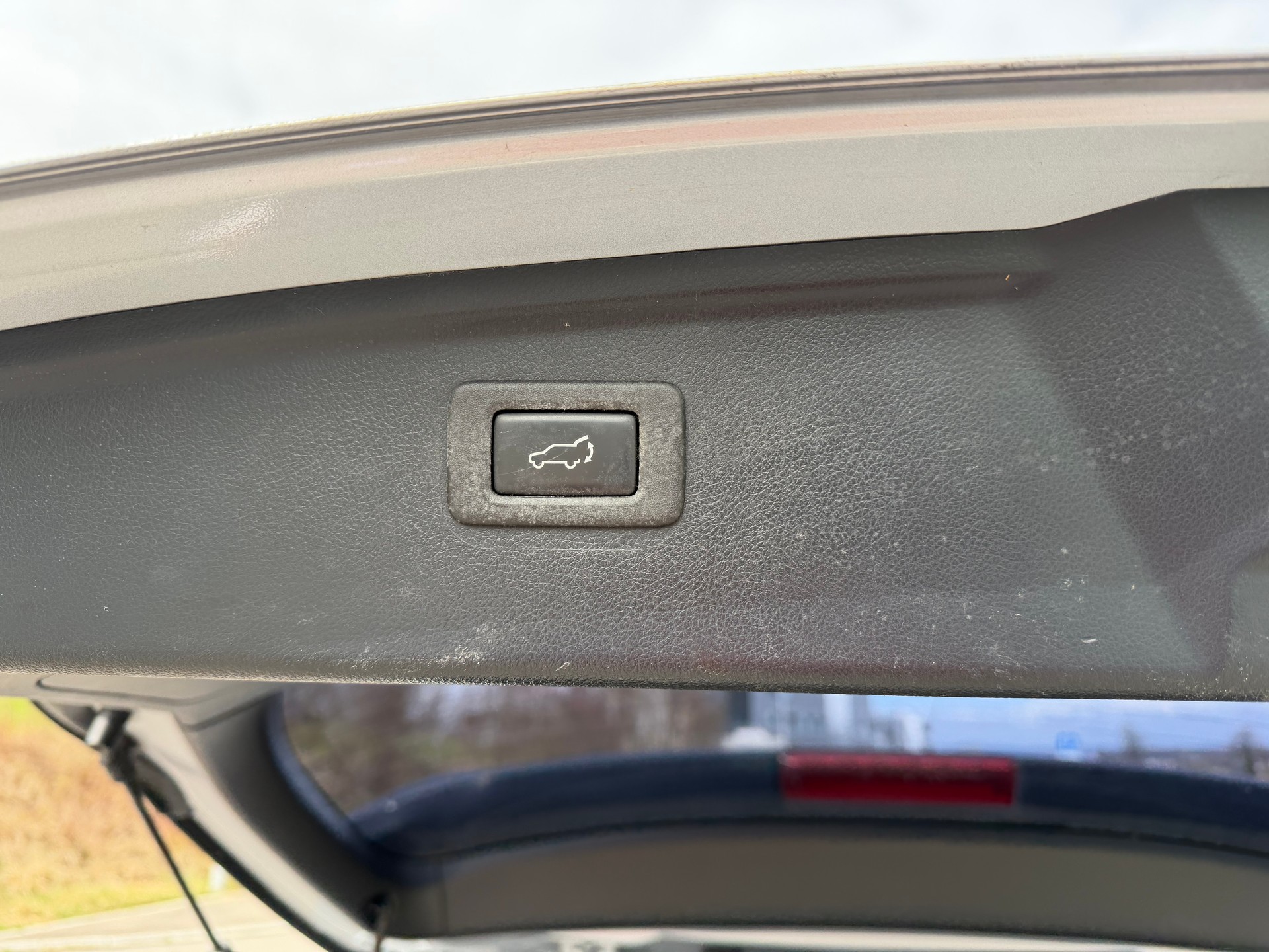SUBARU Outback 2.0D Swiss AWD Lineartronic-image-5