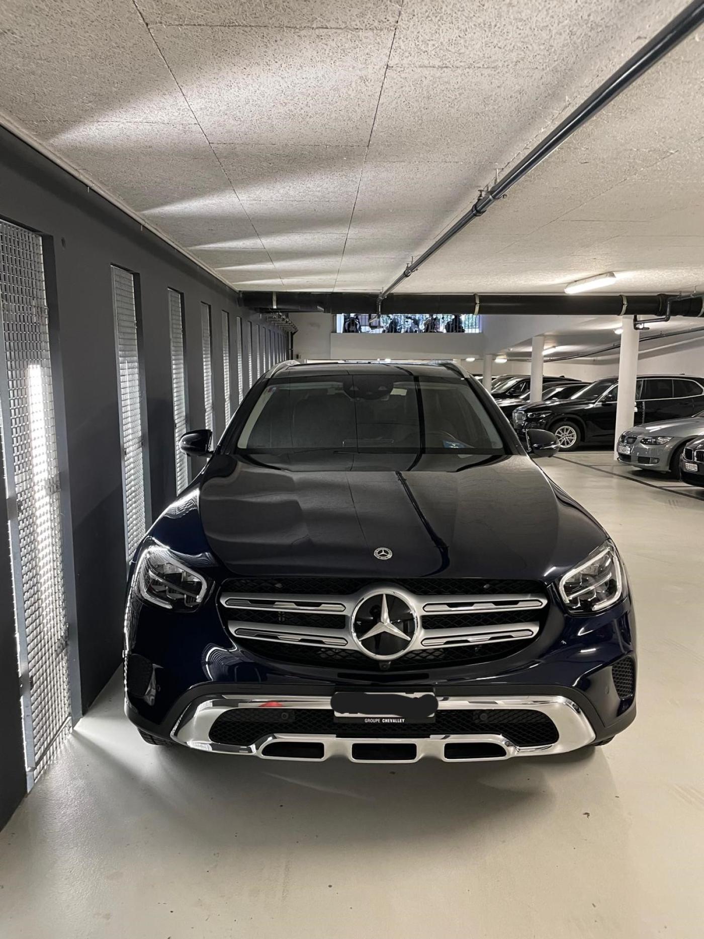 MERCEDES-BENZ GLC 200 4Matic 9G-Tronic-showroom-element-3