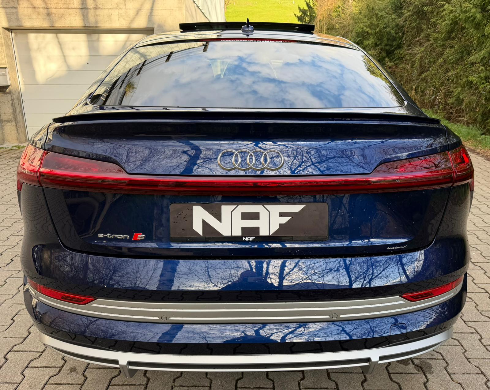 AUDI e-tron S Sportback quattro-showroom-element-3