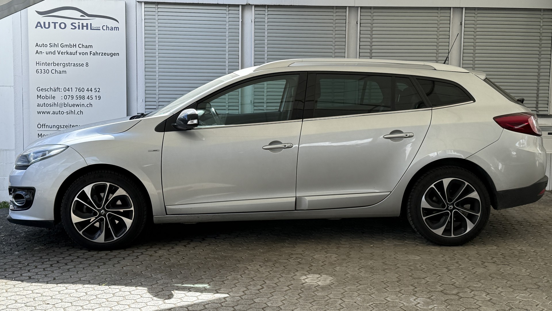 RENAULT Mégane Grandtour 1.2 16V Turbo Bose-image-4