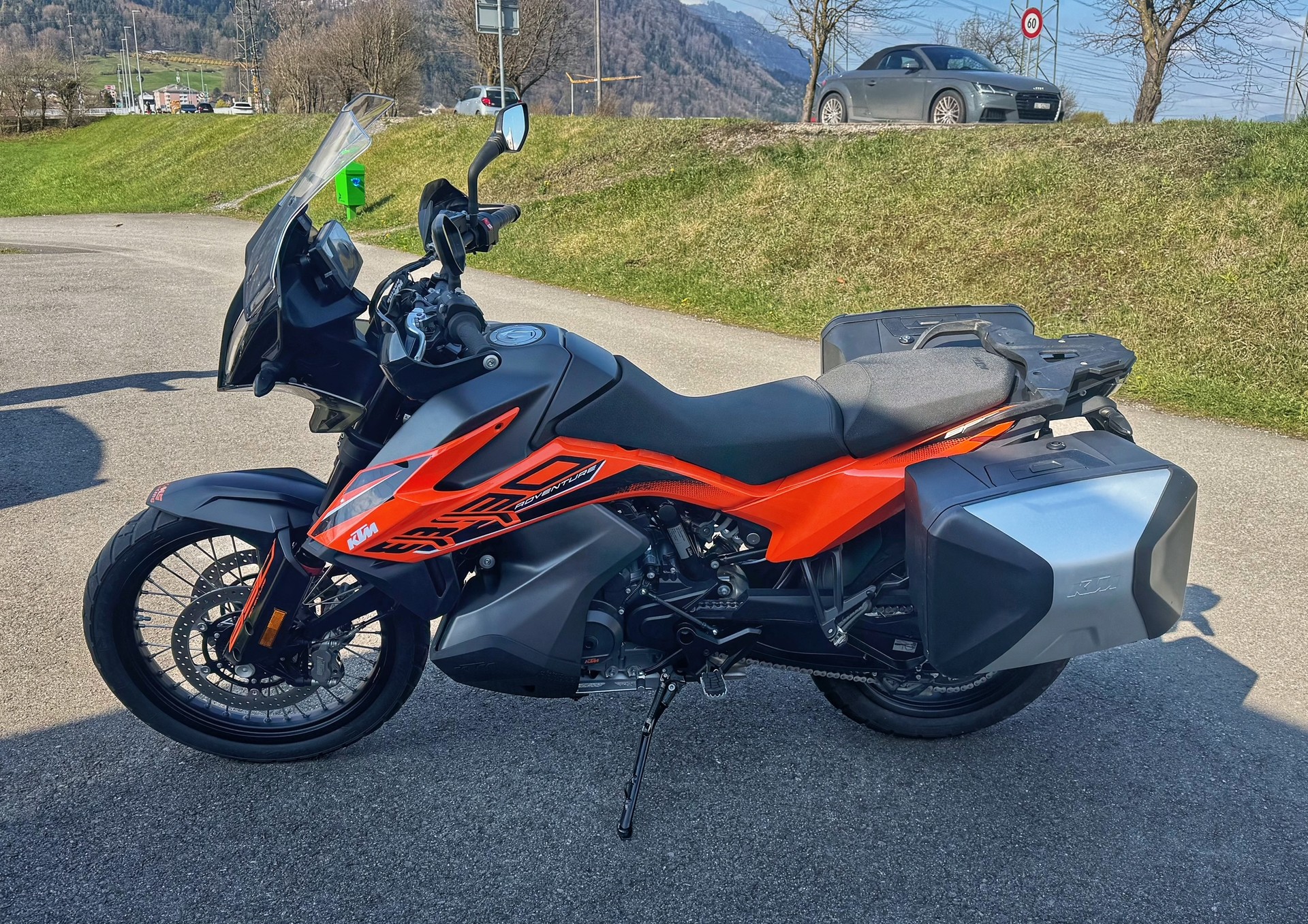 KTM 890 Adventure-image-2