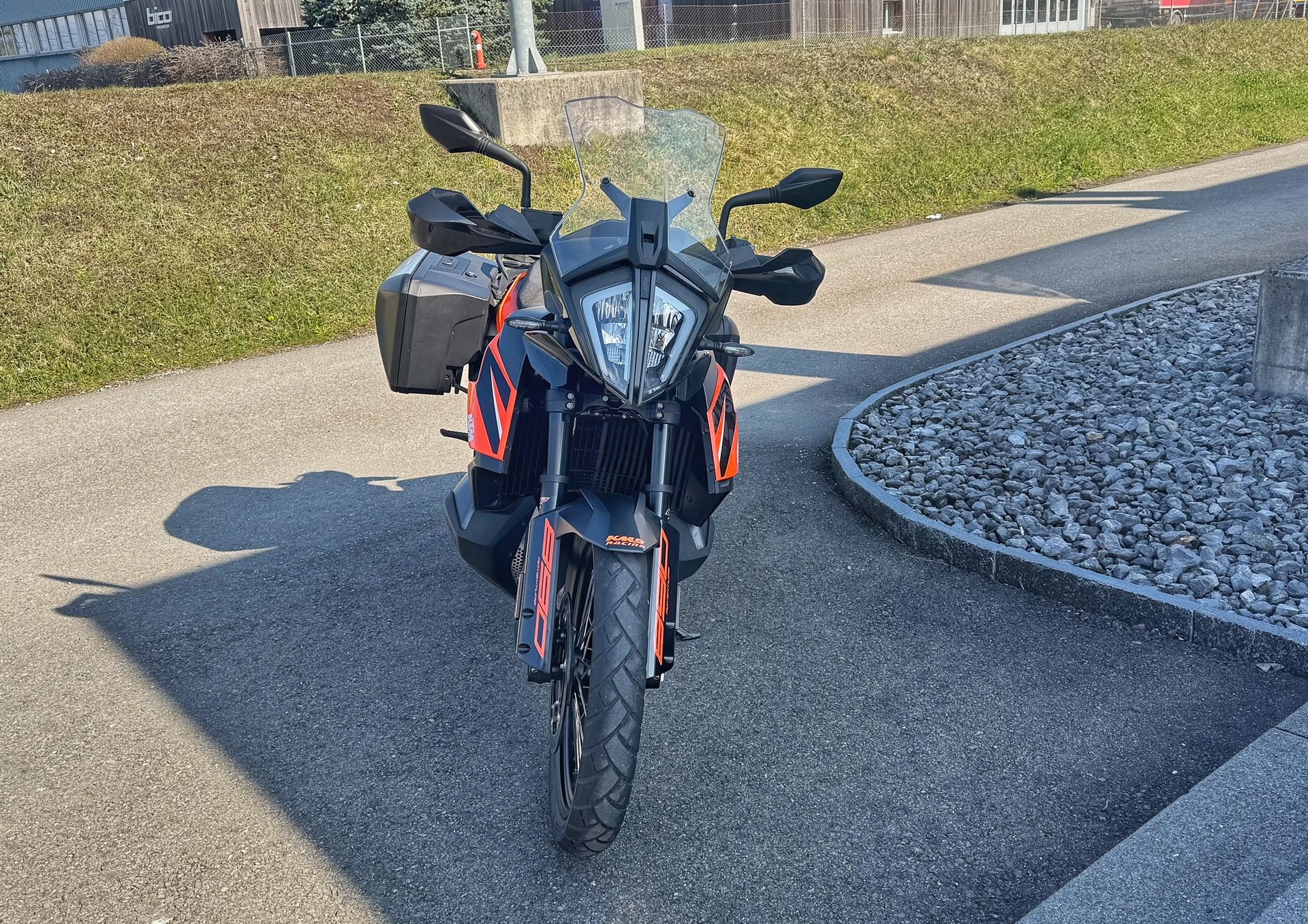 KTM 890 Adventure-image-1