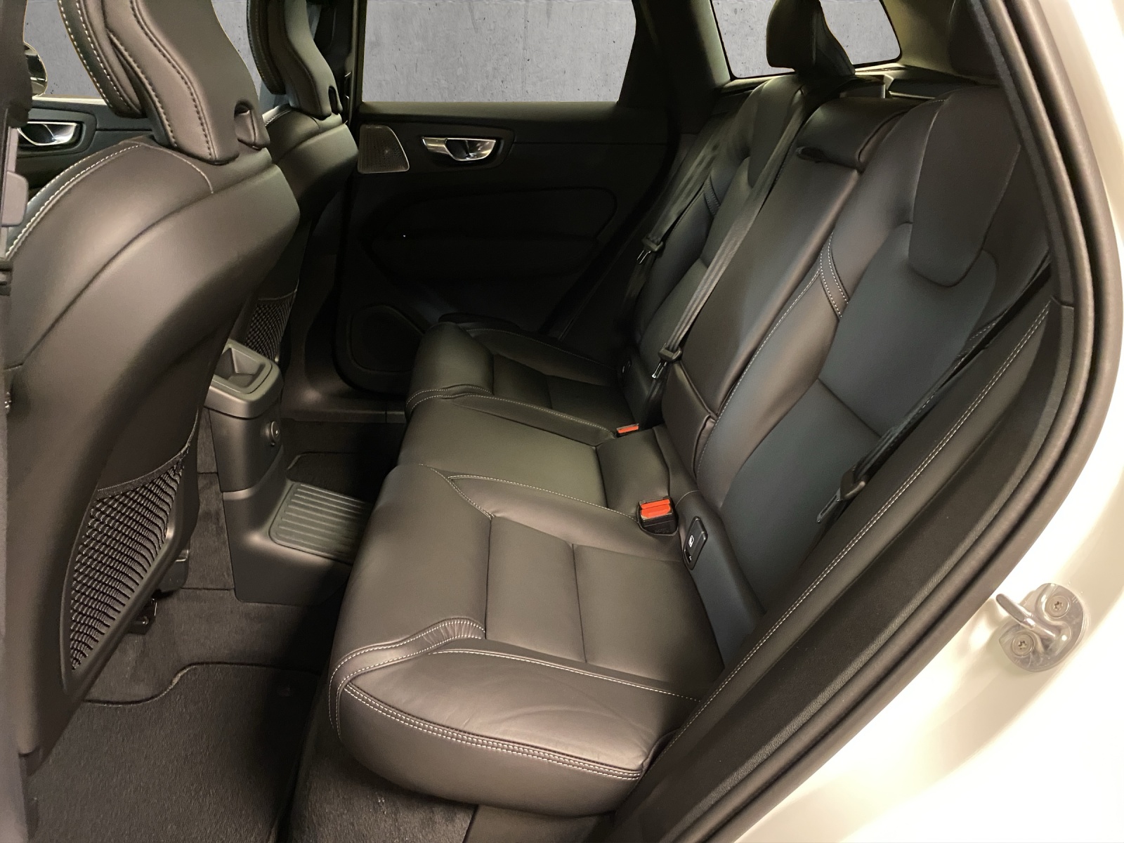 VOLVO XC60 T8 eAWD PluginHybrid Ultra Dark Geartronic-image-12