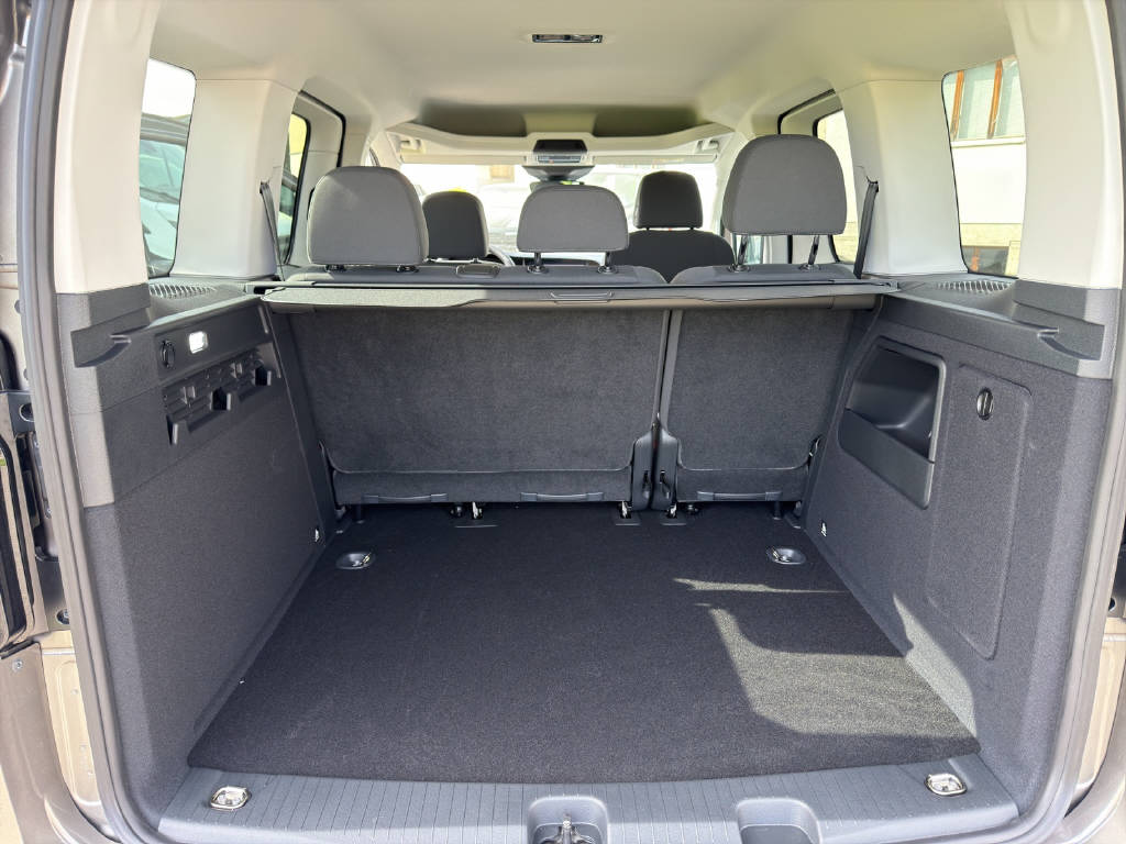 FORD TOURNEO Connect 2.0 EcoBlue 122 Titanium-image-16