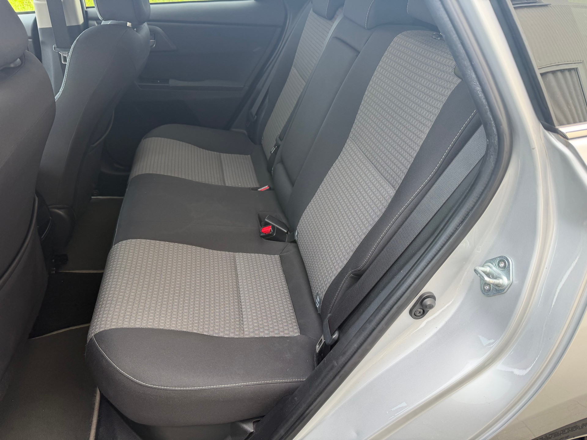 TOYOTA Auris Touring Sports 1.8 HSD Premium e-CVT-image-14