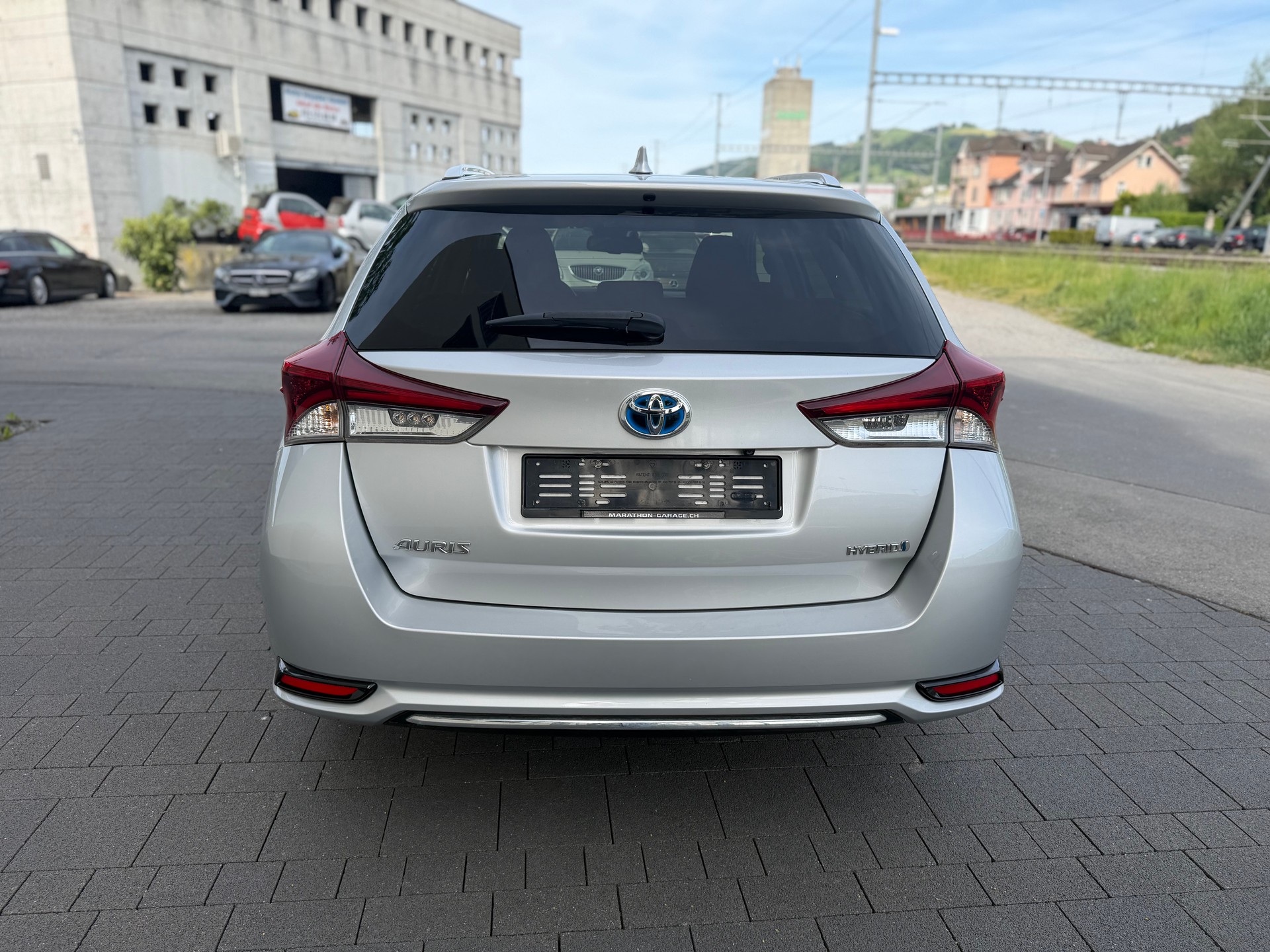 TOYOTA Auris Touring Sports 1.8 HSD Premium e-CVT-image-2