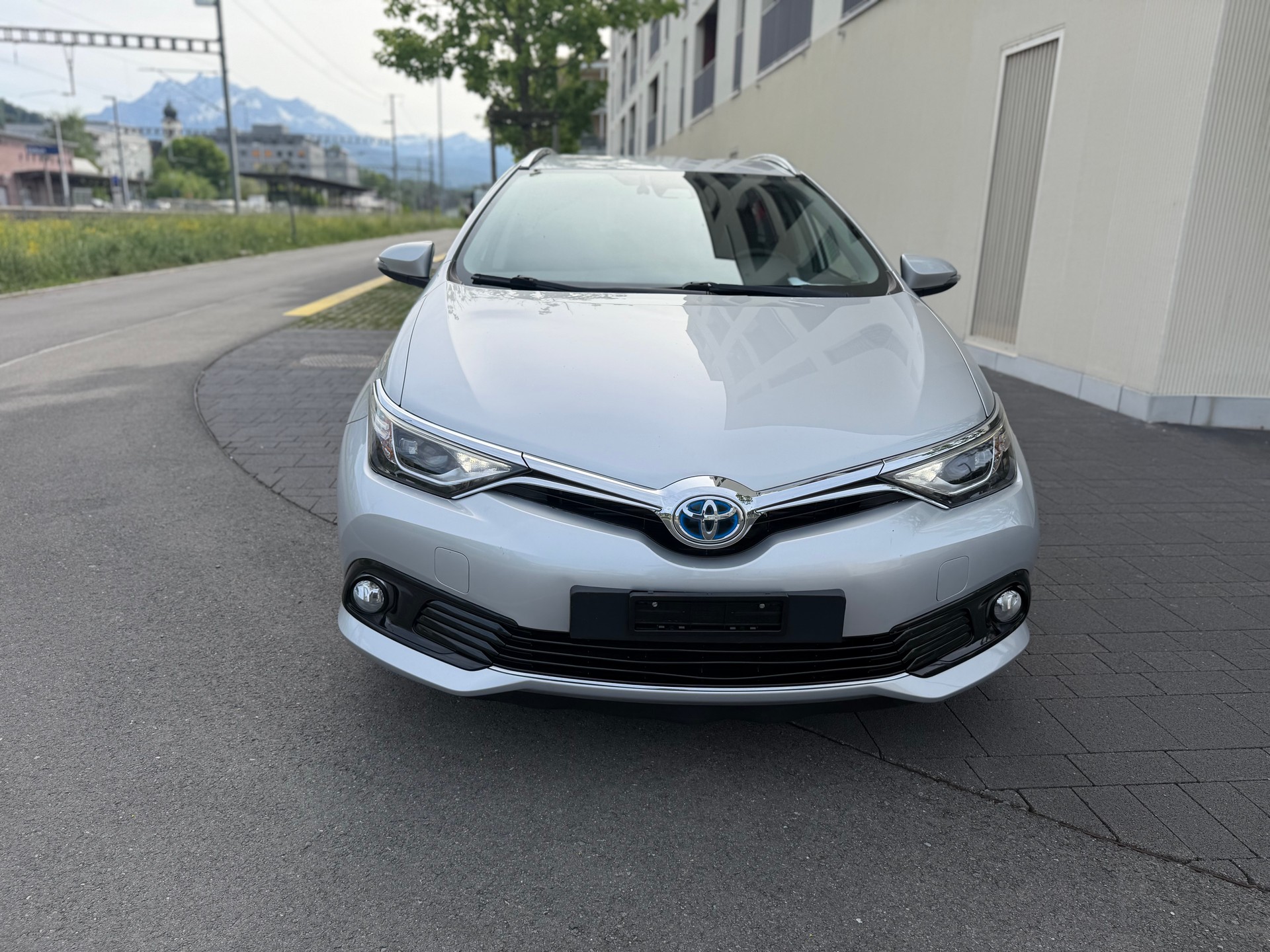 TOYOTA Auris Touring Sports 1.8 HSD Premium e-CVT-image-1