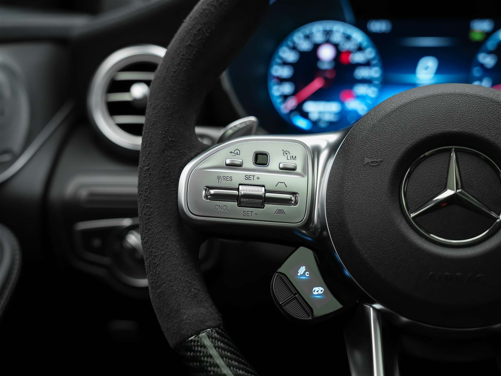 MERCEDES-BENZ GLC Coupé 63 S AMG 4Matic 9G-Tronic *Panorama*Sitzlüftung*Head up Display*-image-29