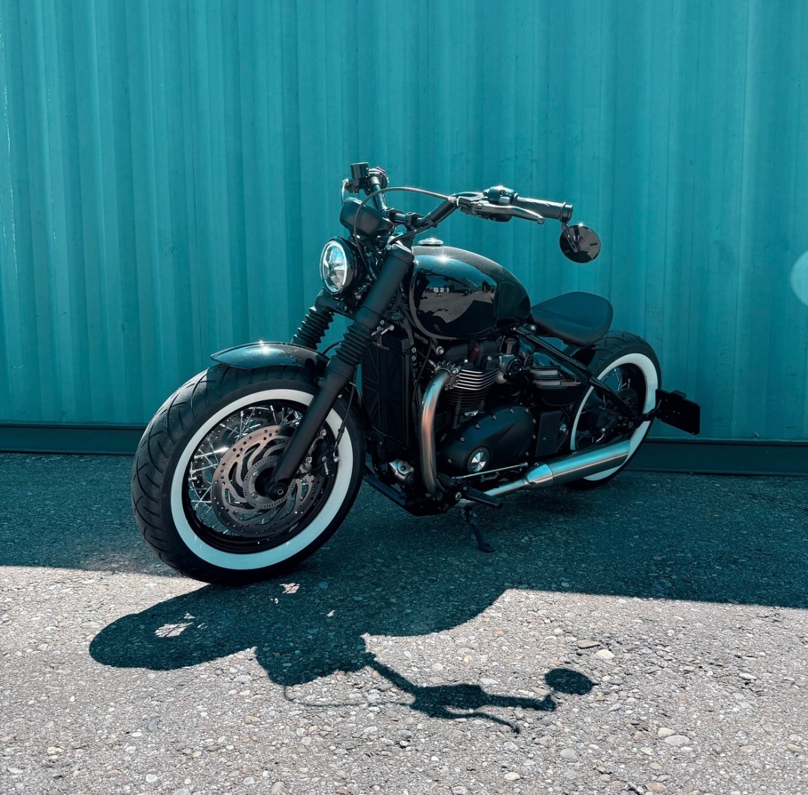 TRIUMPH Bonneville 1200 Bobber-image-2