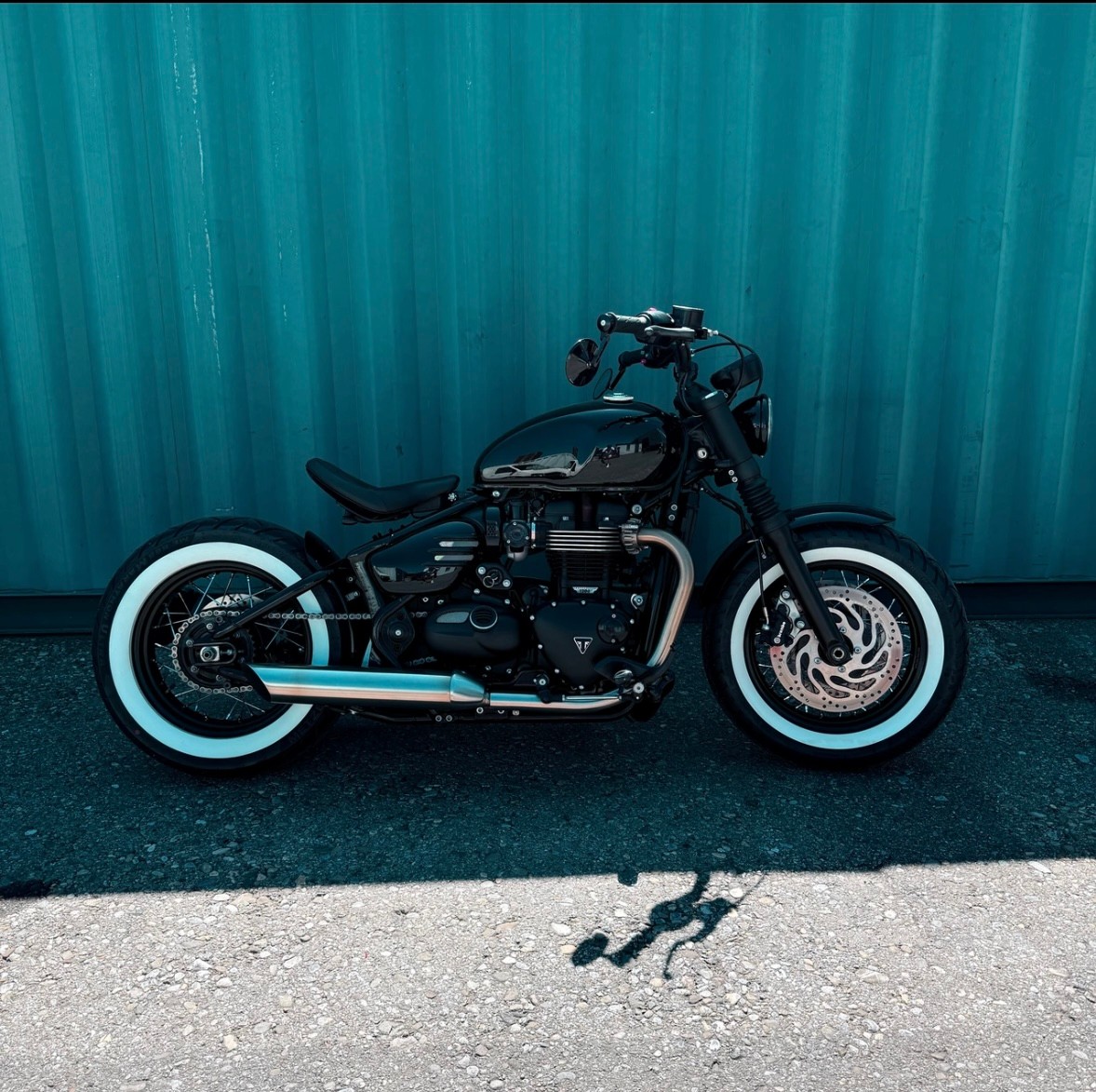 TRIUMPH Bonneville 1200 Bobber-image-1