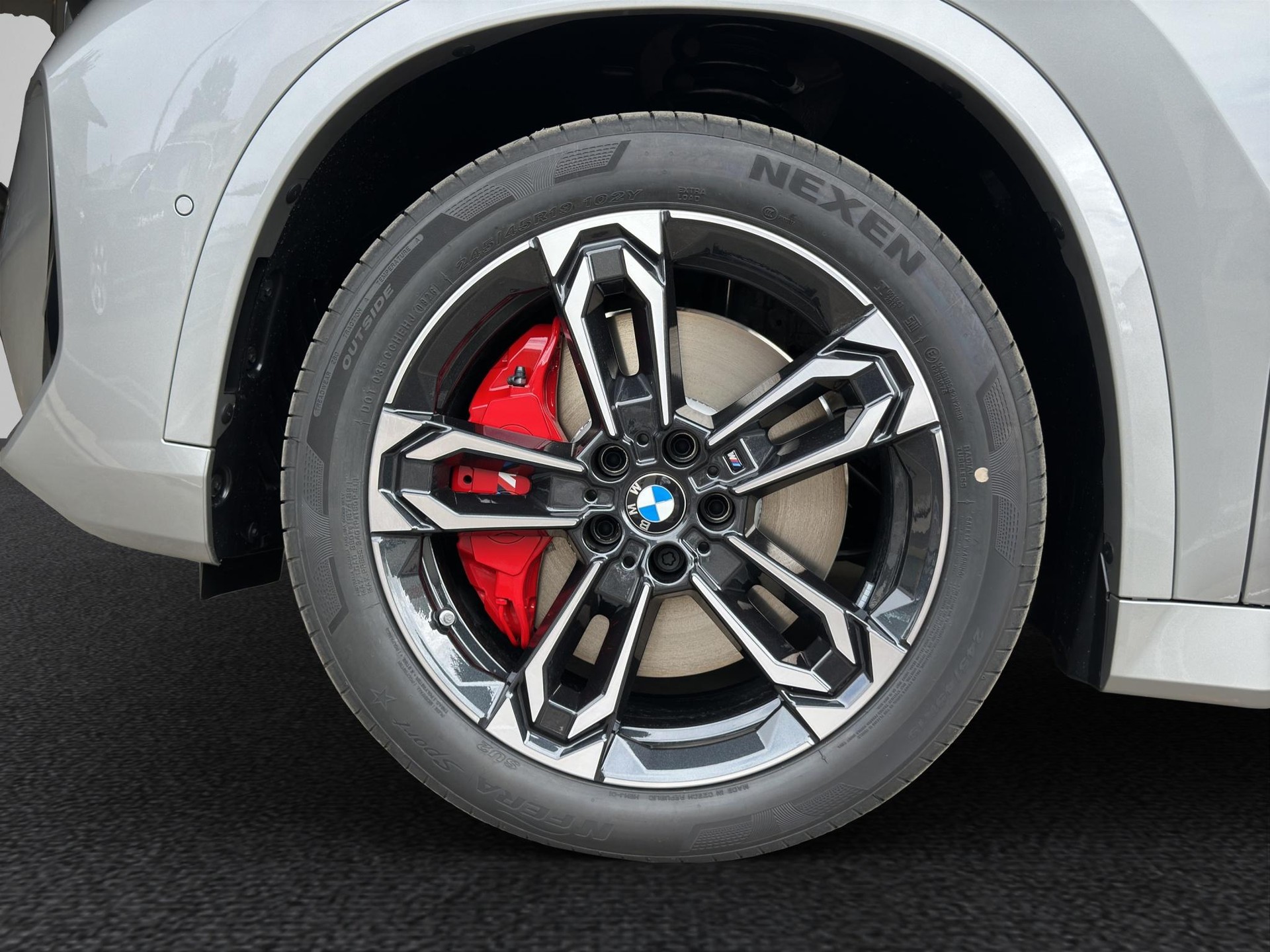 BMW iX1 30 xDrive M Sport Pro Edition-image-9