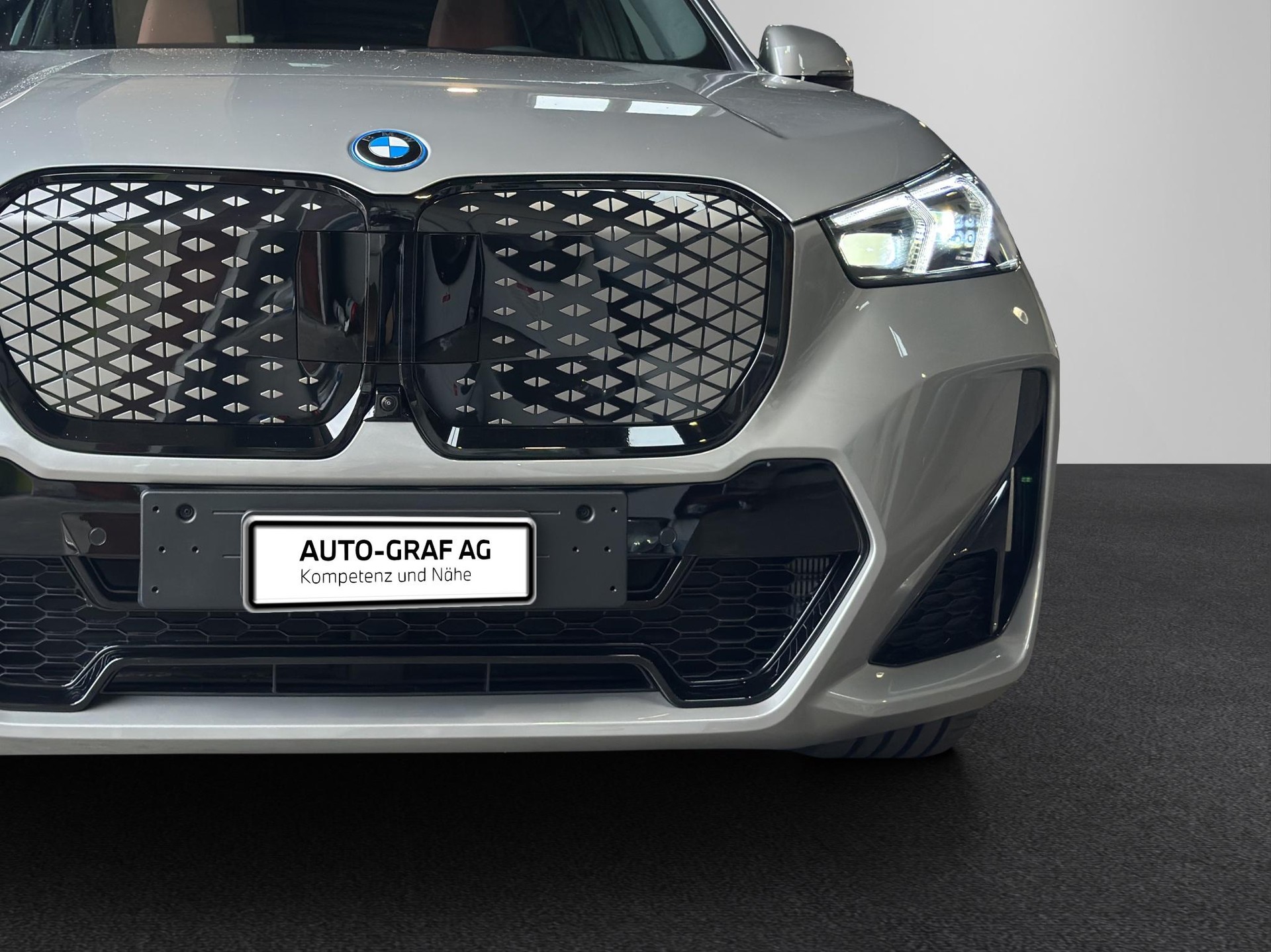 BMW iX1 30 xDrive M Sport Pro Edition-image-8