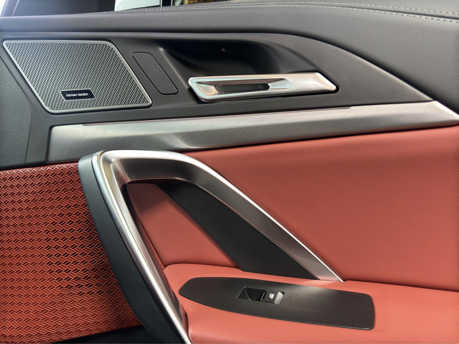 BMW iX1 30 xDrive M Sport Pro Edition-image-18
