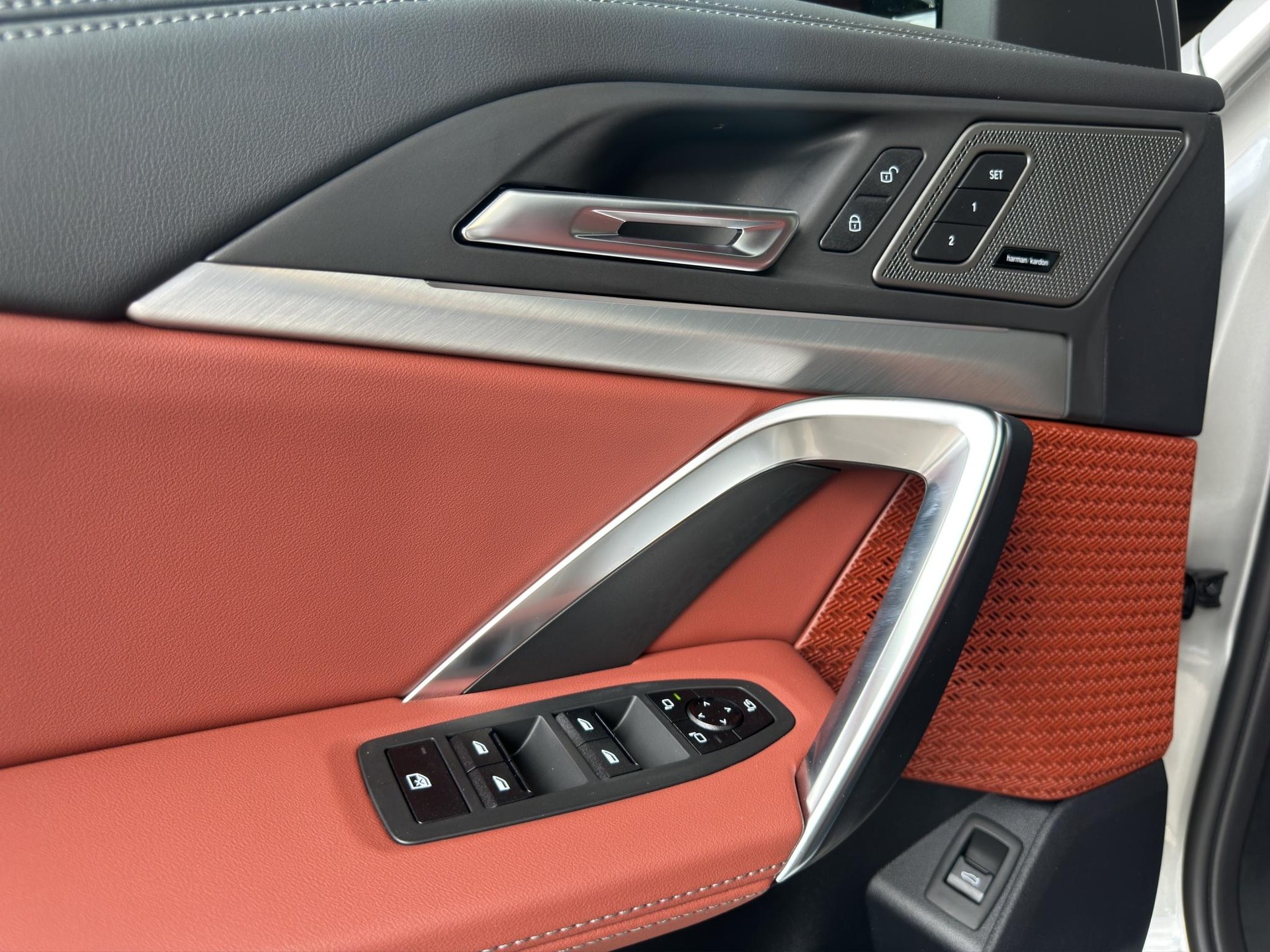 BMW iX1 30 xDrive M Sport Pro Edition-image-12