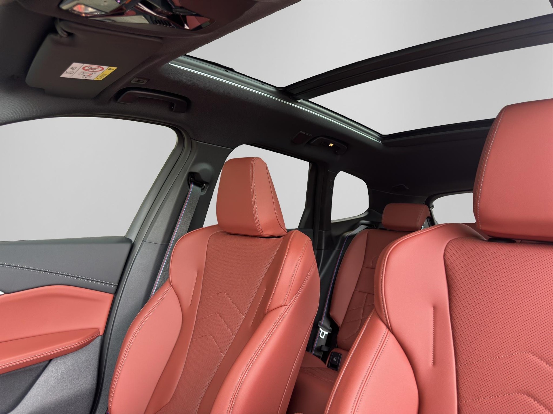 BMW iX1 30 xDrive M Sport Pro Edition-image-11