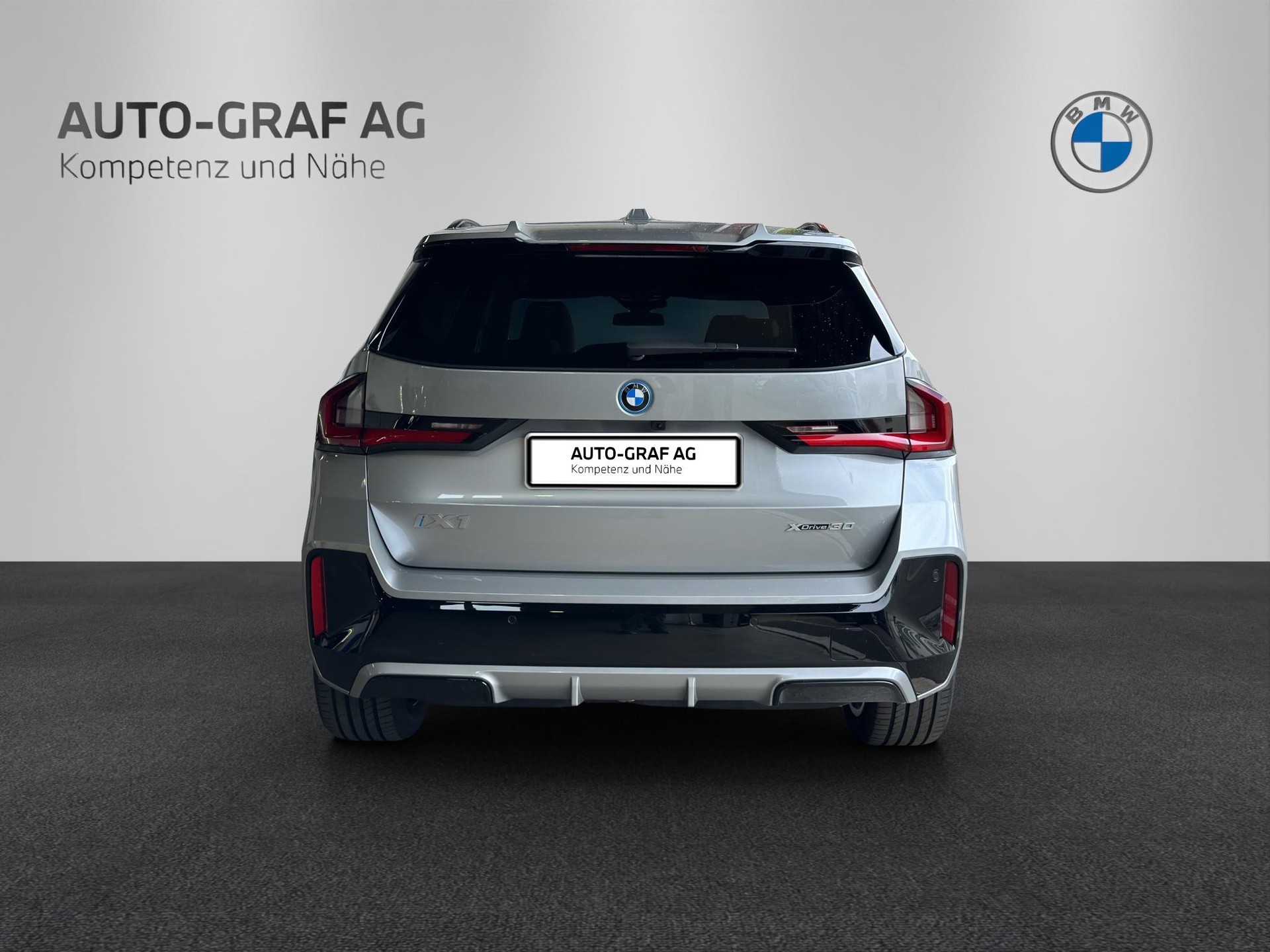 BMW iX1 30 xDrive M Sport Pro Edition-showroom-element-3