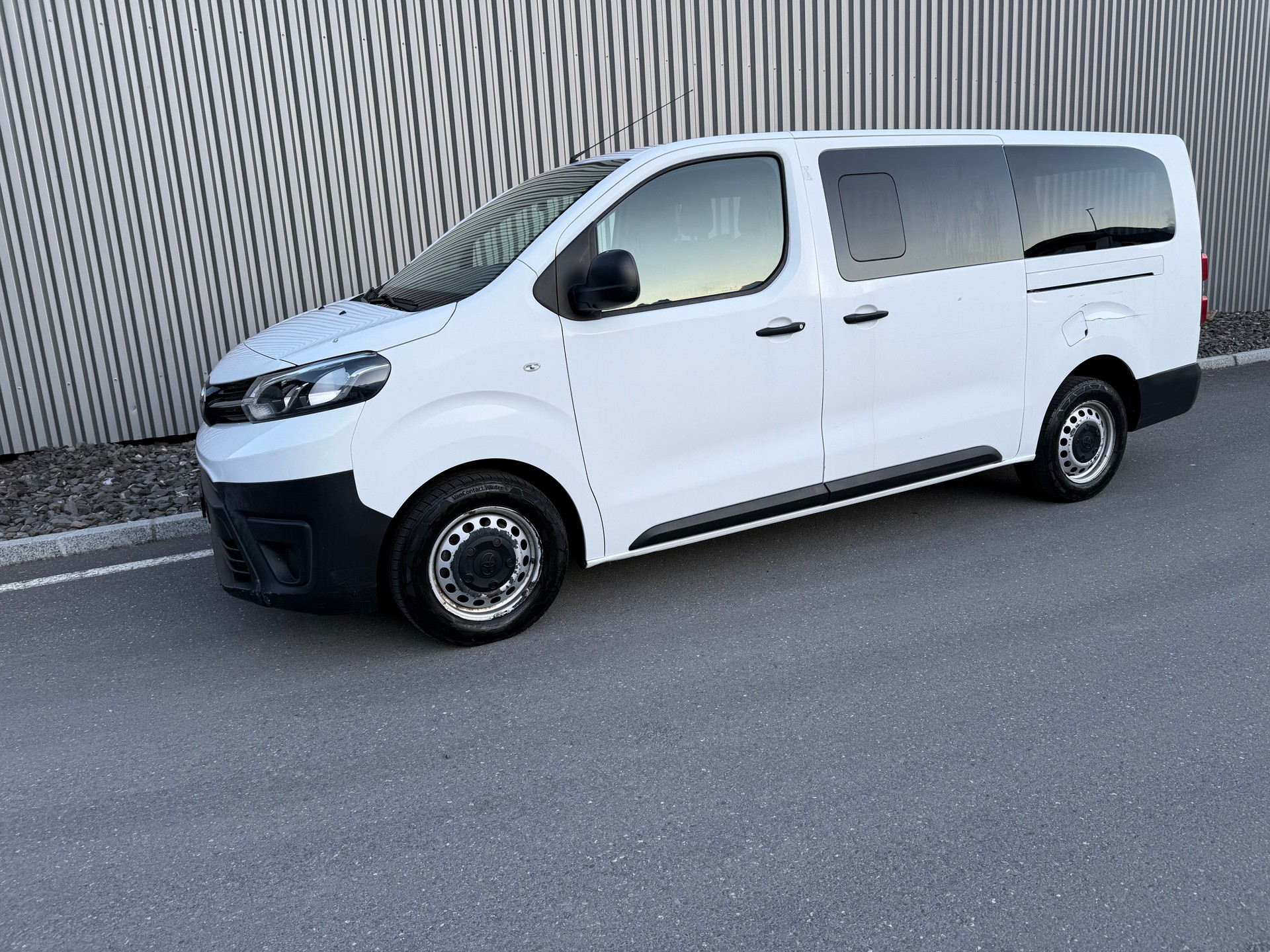 TOYOTA 1.6 TURBO DIESEL PROACE 1..6— 6. PLACES — CROCHET 2000 kg-image-0