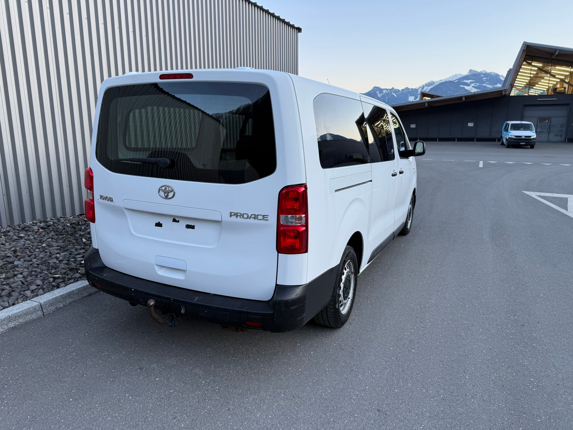 TOYOTA 1.6 TURBO DIESEL PROACE 1..6— 6. PLACES — CROCHET 2000 kg-image-5