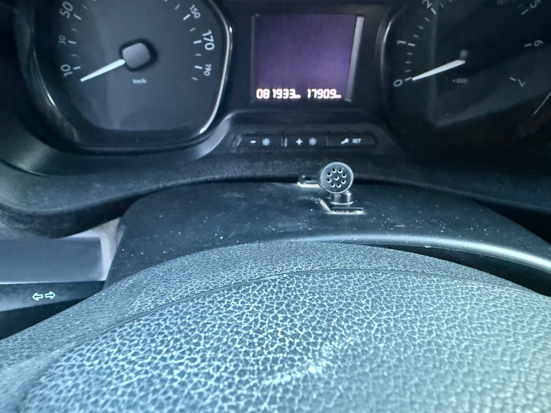 TOYOTA 1.6 TURBO DIESEL PROACE 1..6— 6. PLACES — CROCHET 2000 kg-image-36